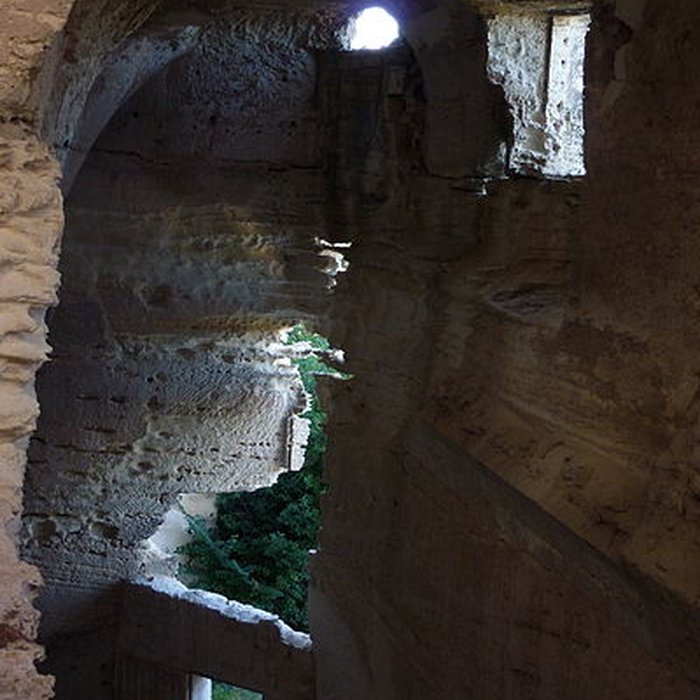 Photo de Site archéologique de Saint-Roman dAiguille également sur commune de Beaucaire