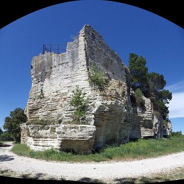 Site archéologique de Saint-Roman dAiguille également sur commune de Beaucaire