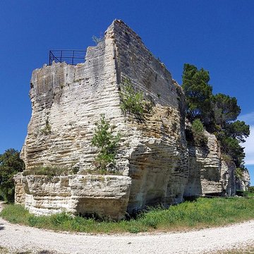 Site archéologique de Saint-Roman dAiguille également sur commune de Beaucaire