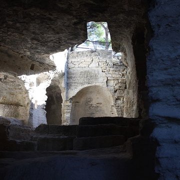 Site archéologique de Saint-Roman dAiguille également sur commune de Beaucaire
