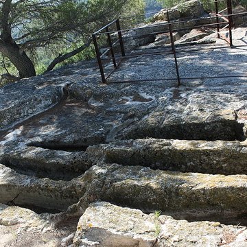 Site archéologique de Saint-Roman dAiguille également sur commune de Beaucaire