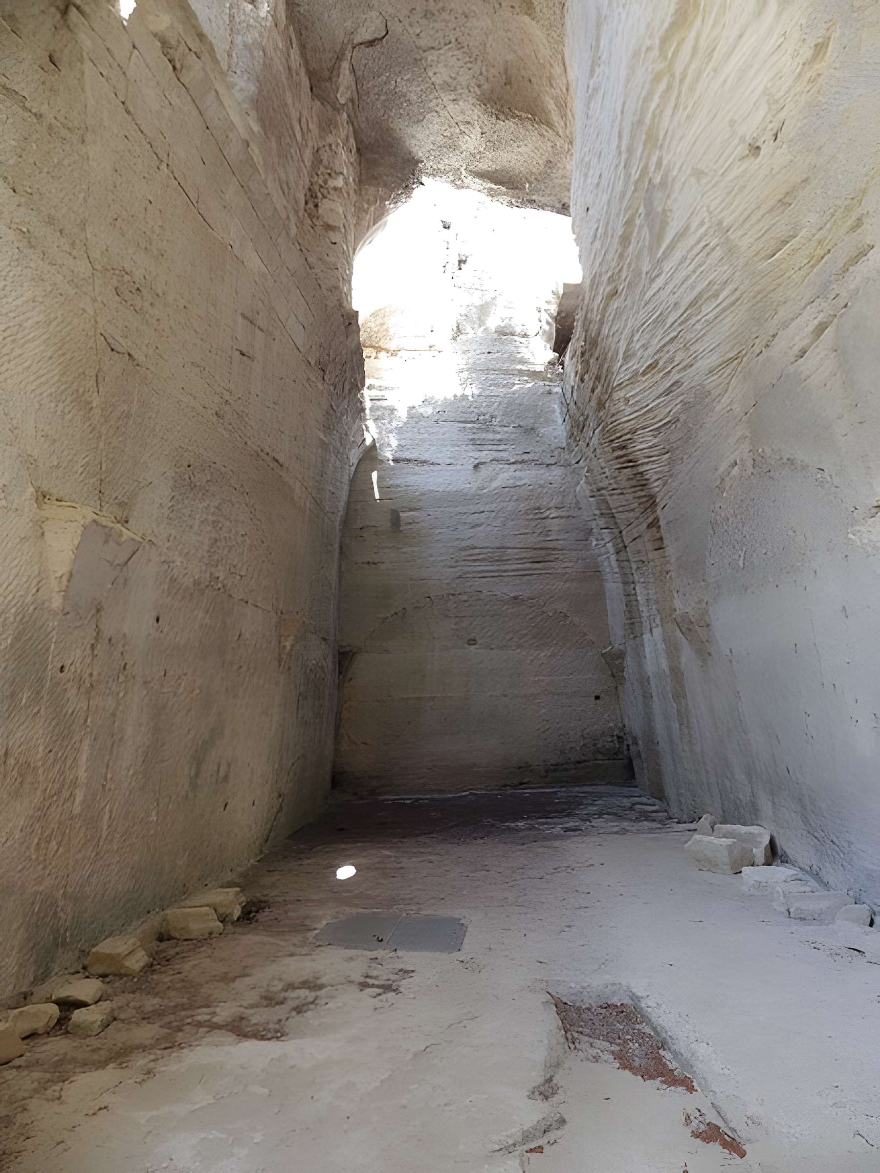 Site archéologique de Saint-Roman d'Aiguille (également sur commune de Beaucaire)