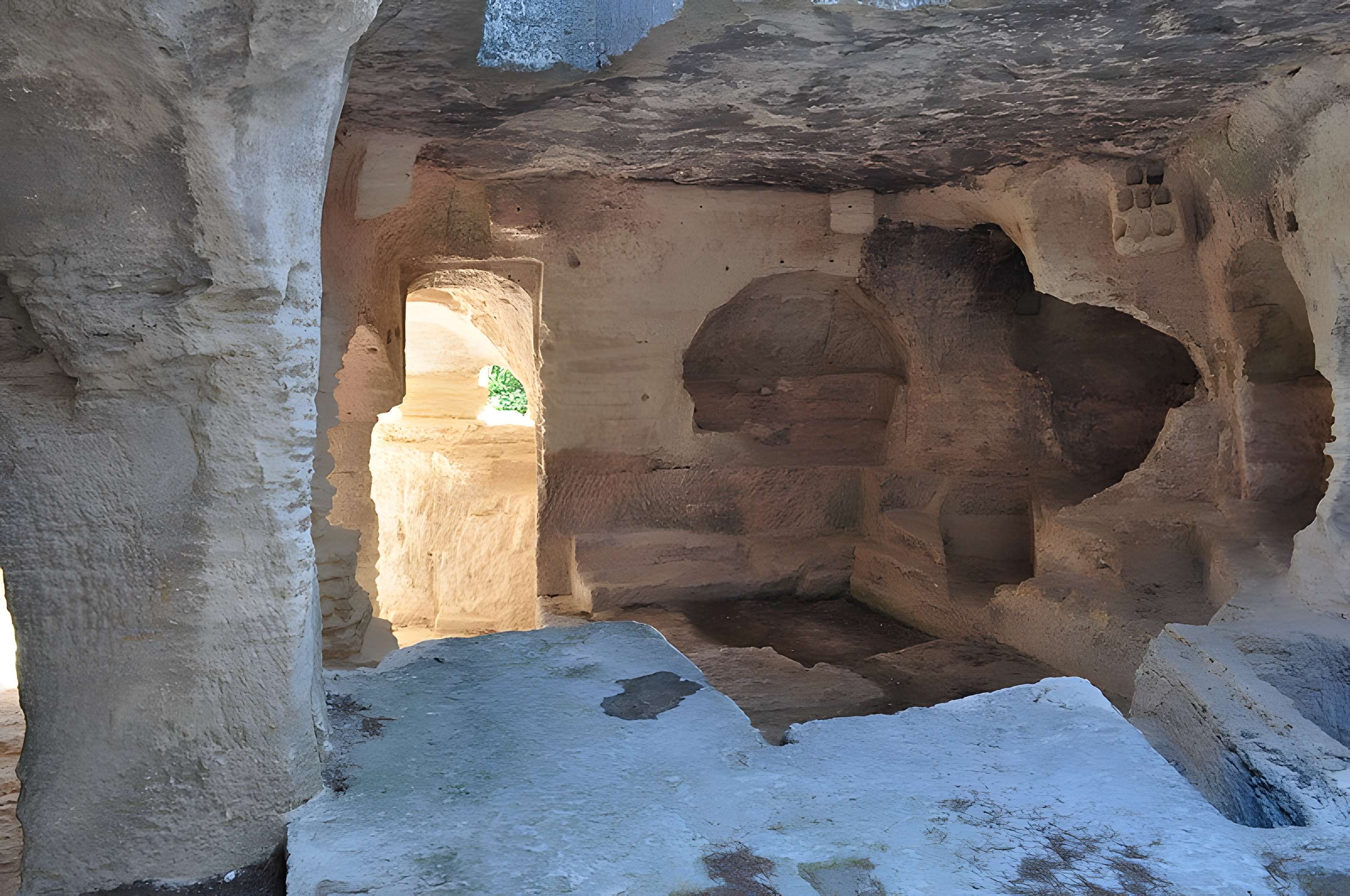 Site archéologique de Saint-Roman d'Aiguille (également sur commune de Beaucaire)