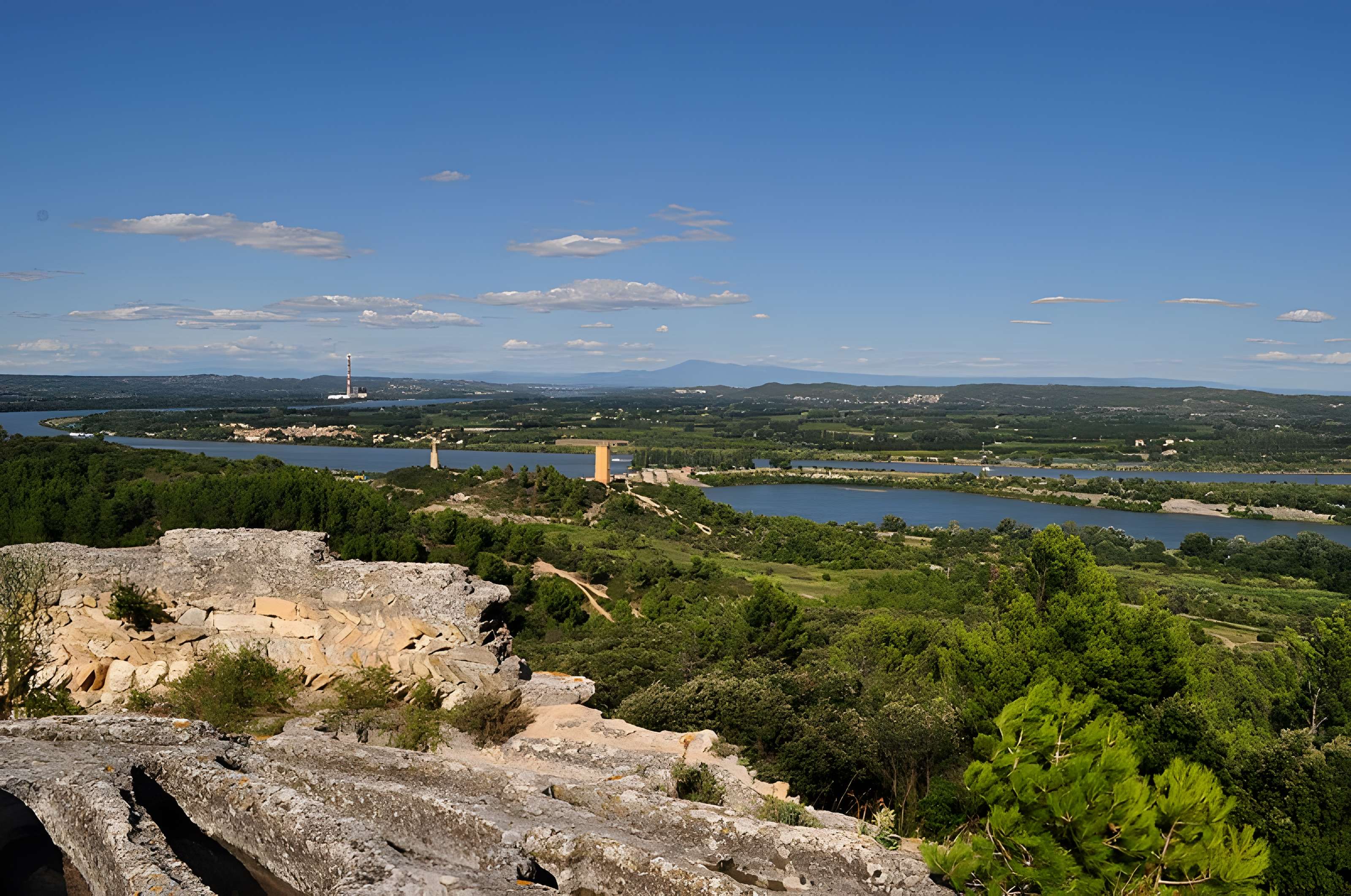 Site archéologique de Saint-Roman d'Aiguille (également sur commune de Beaucaire)