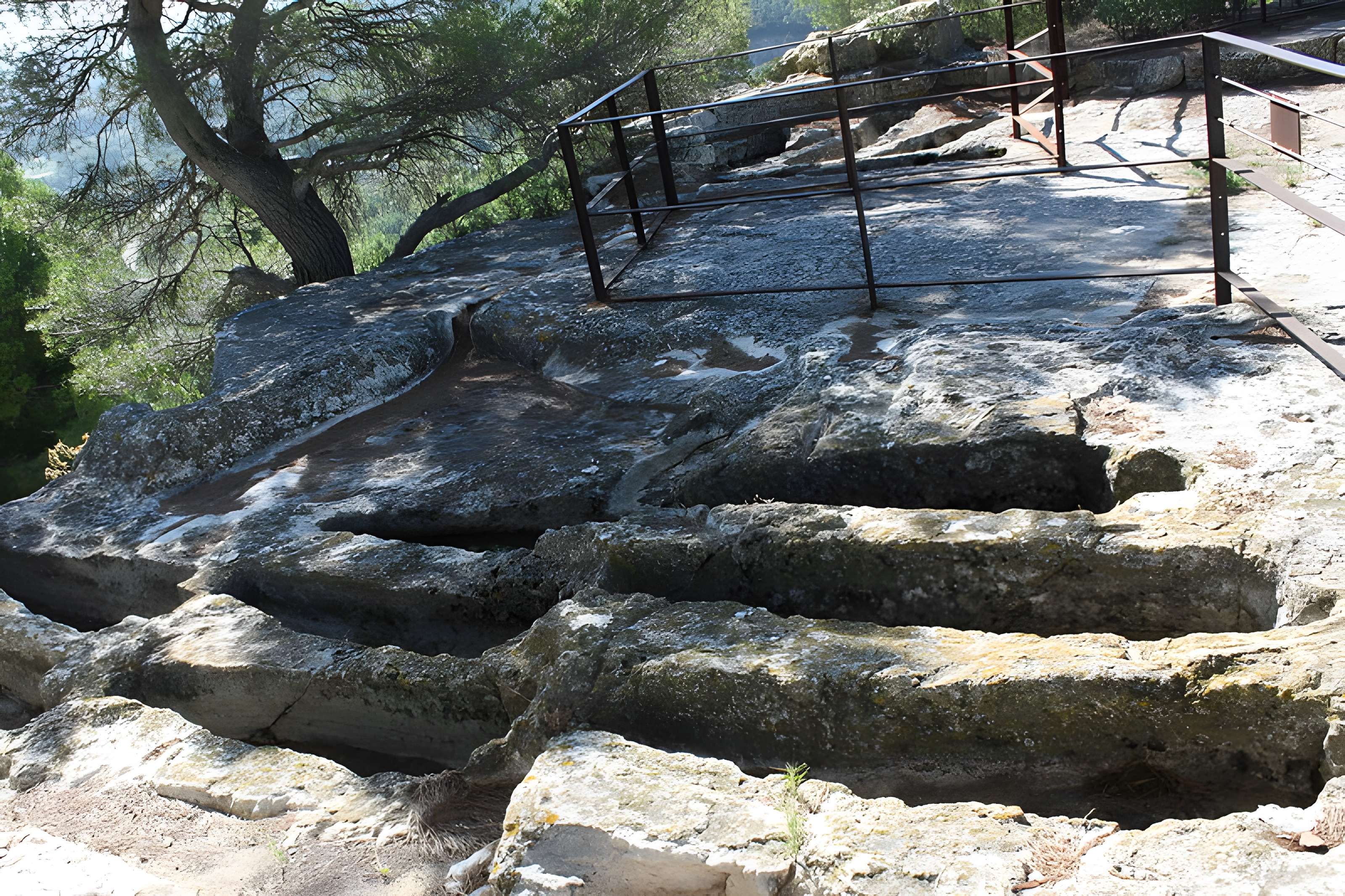 Site archéologique de Saint-Roman d'Aiguille (également sur commune de Beaucaire)