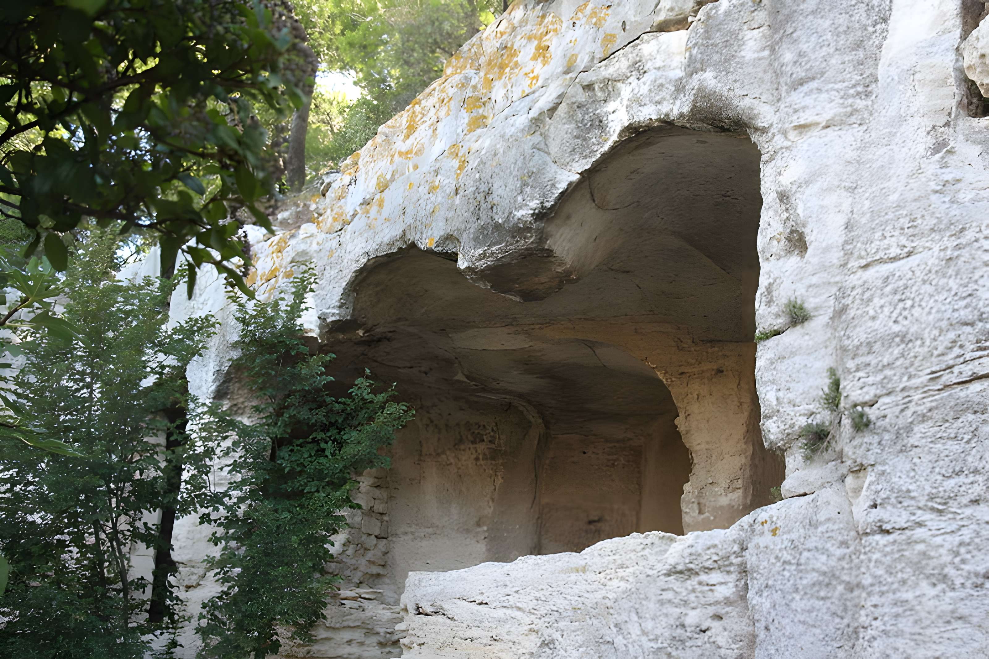 Site archéologique de Saint-Roman d'Aiguille (également sur commune de Beaucaire)