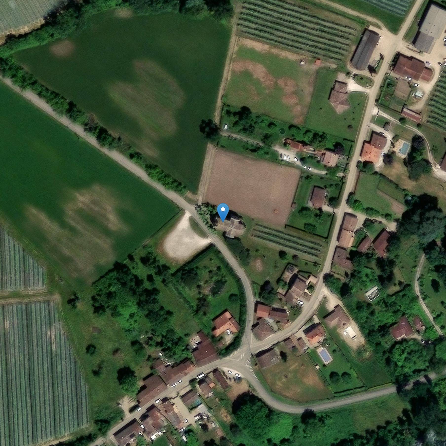 Photo de Saint-Hippolyte Church of Saint-Livre