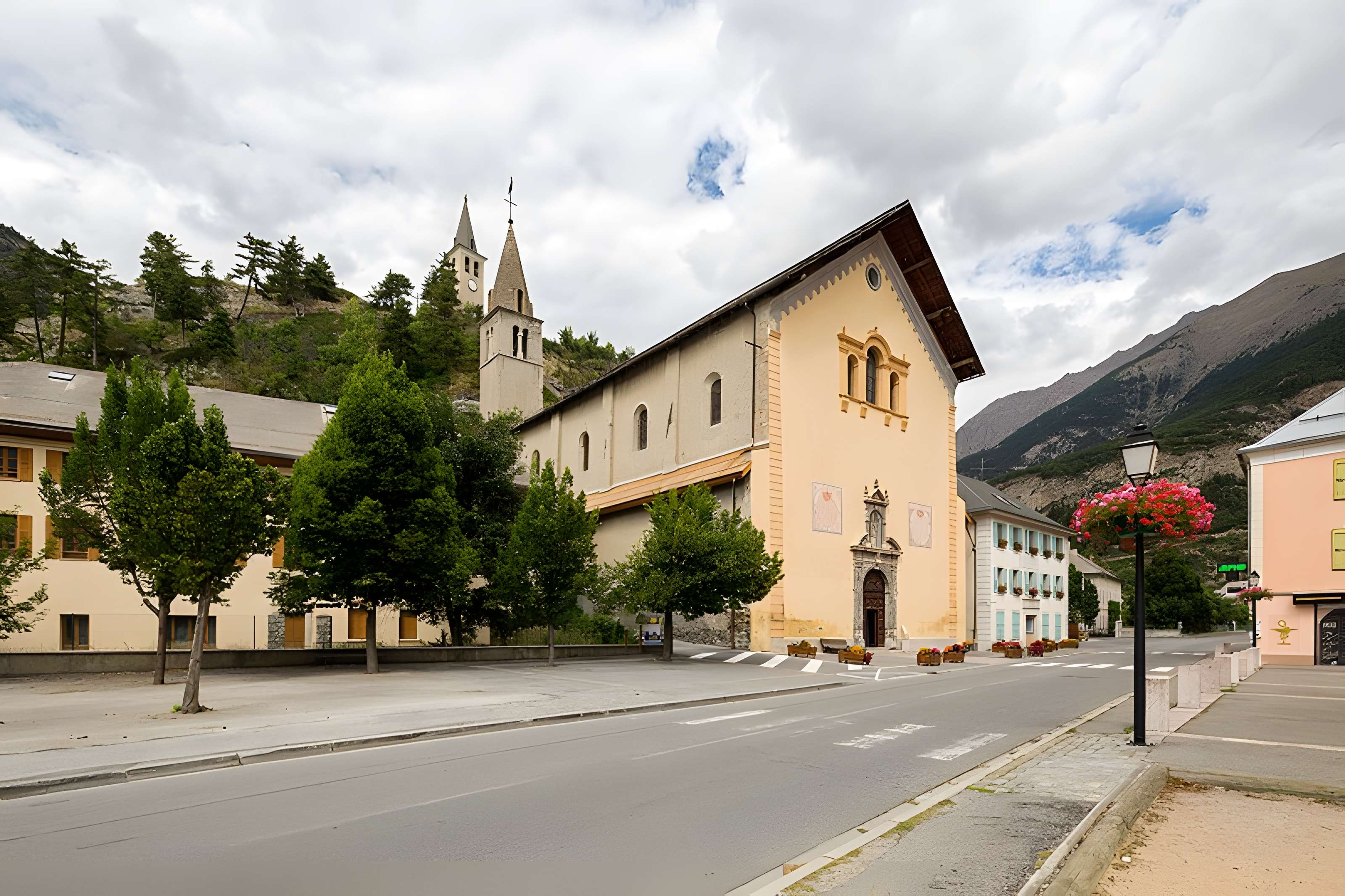 Église Saint-Nicolas-de-Myre de Jausiers