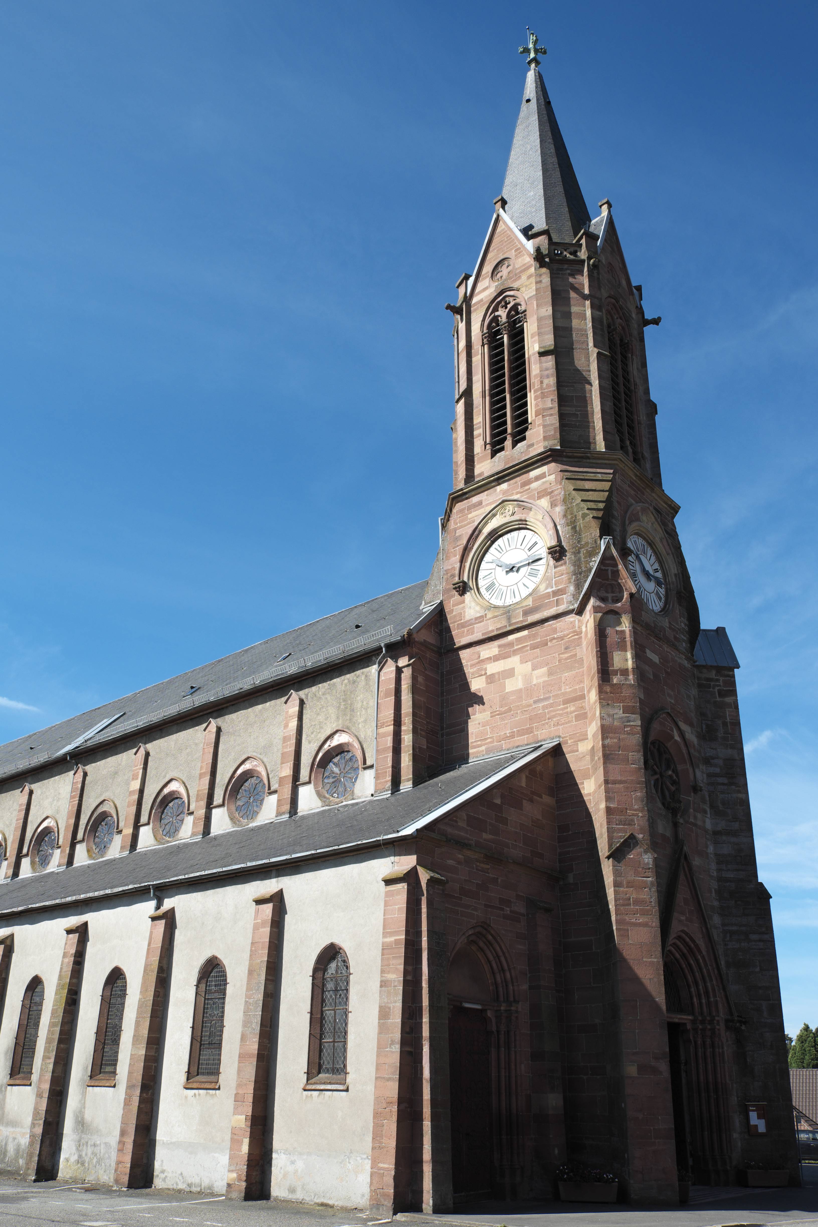 Photo de Église Saint-Pierre de Rougemont-le-Château
