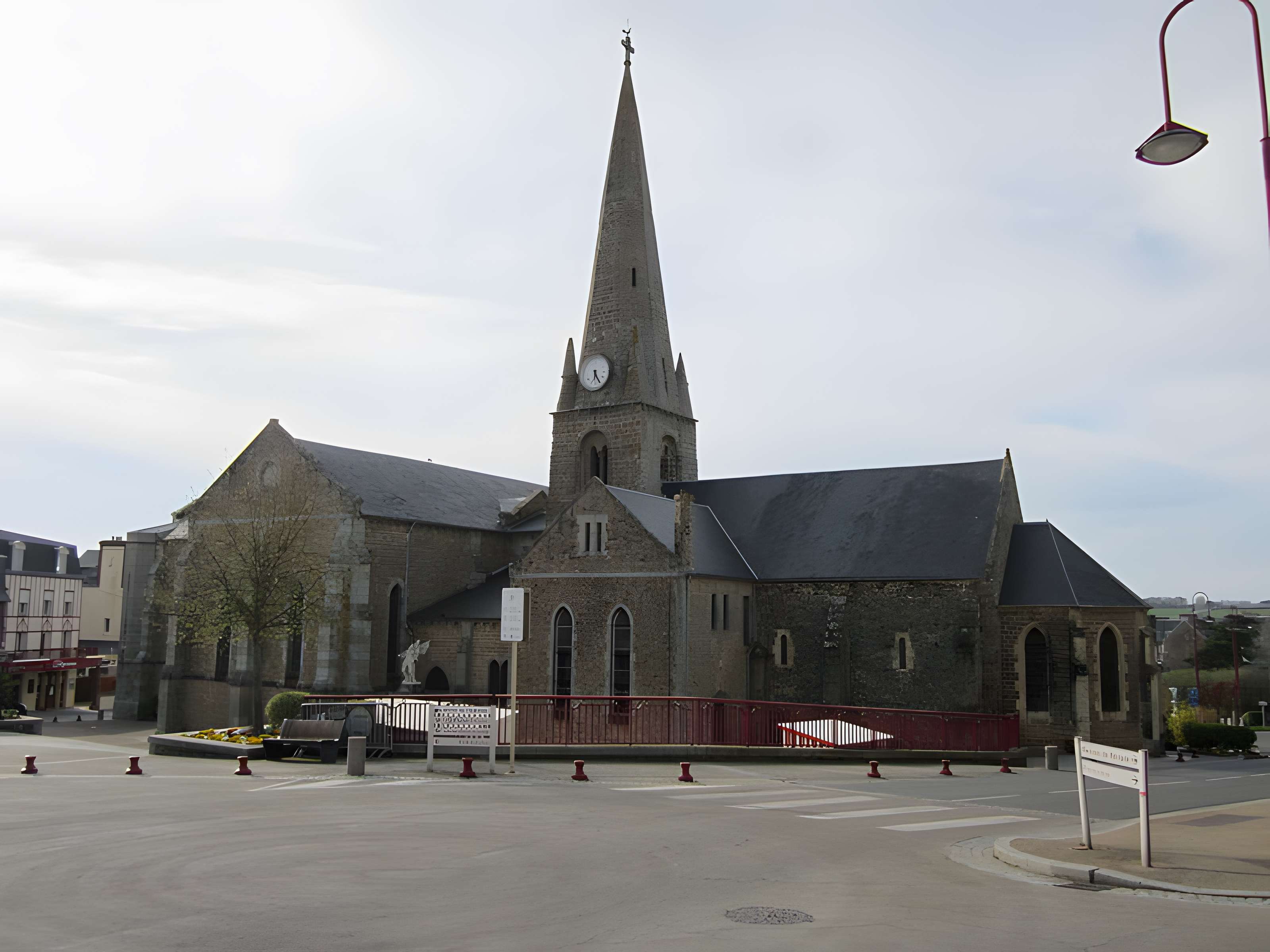 Église Saint-Pair de Saint-Pair-sur-Mer