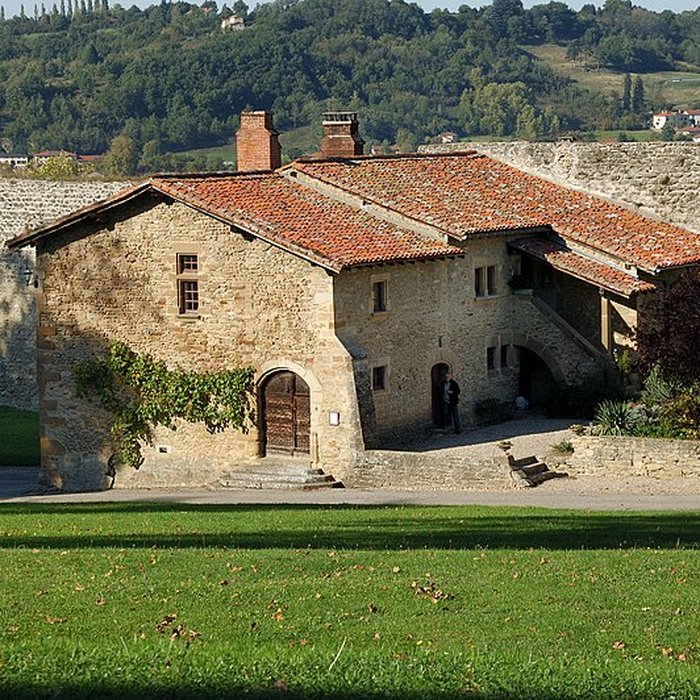 Photo de Remparts et restes du château