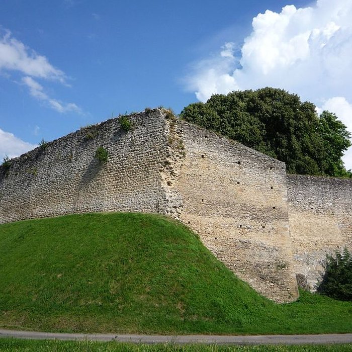Photo de Remparts et restes du château