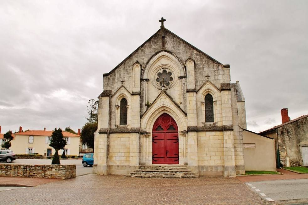 Photo de Saint-Pierre des Clouzeaux Church