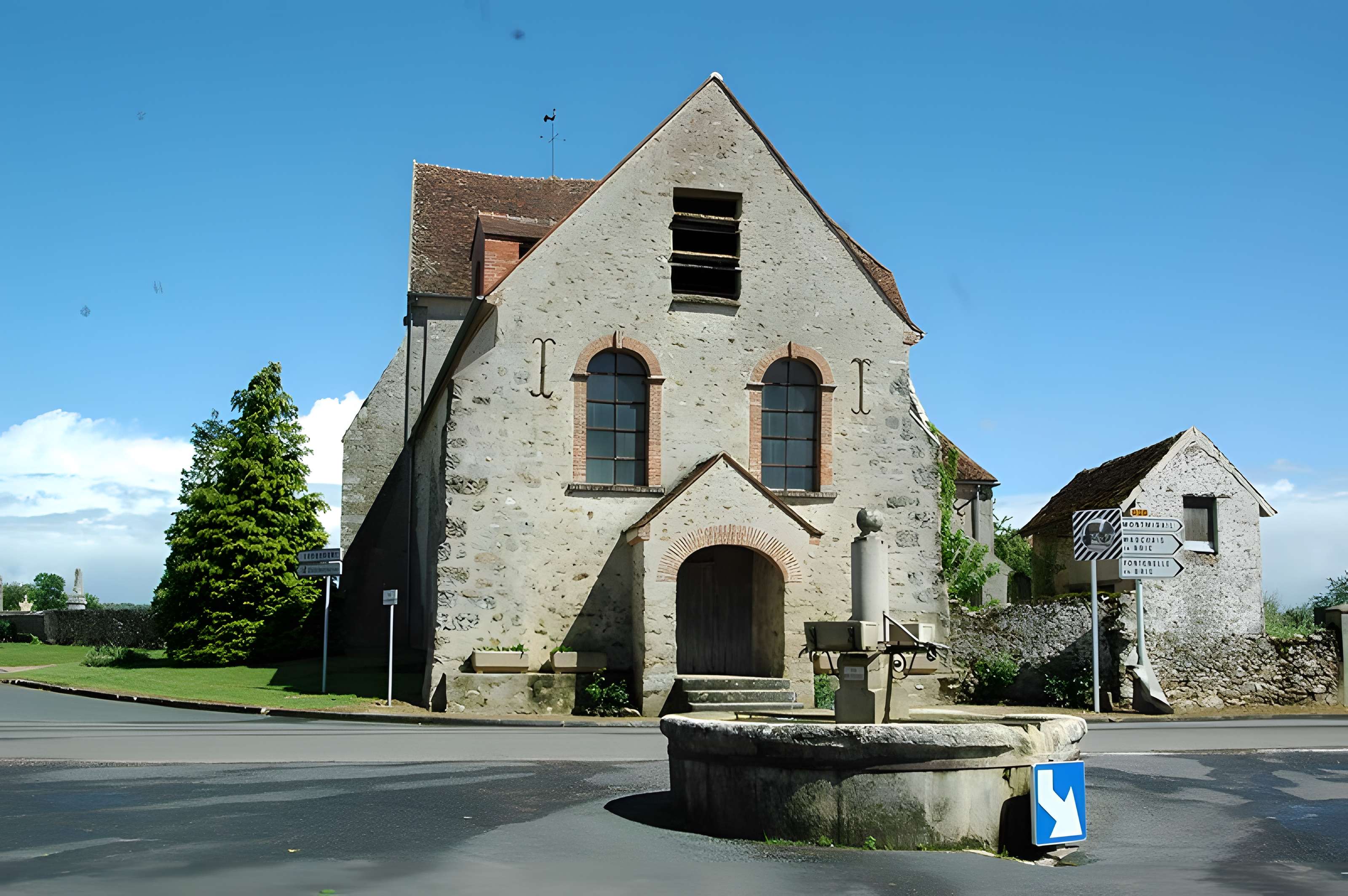 Église Saint-Pierre d'Artonges 