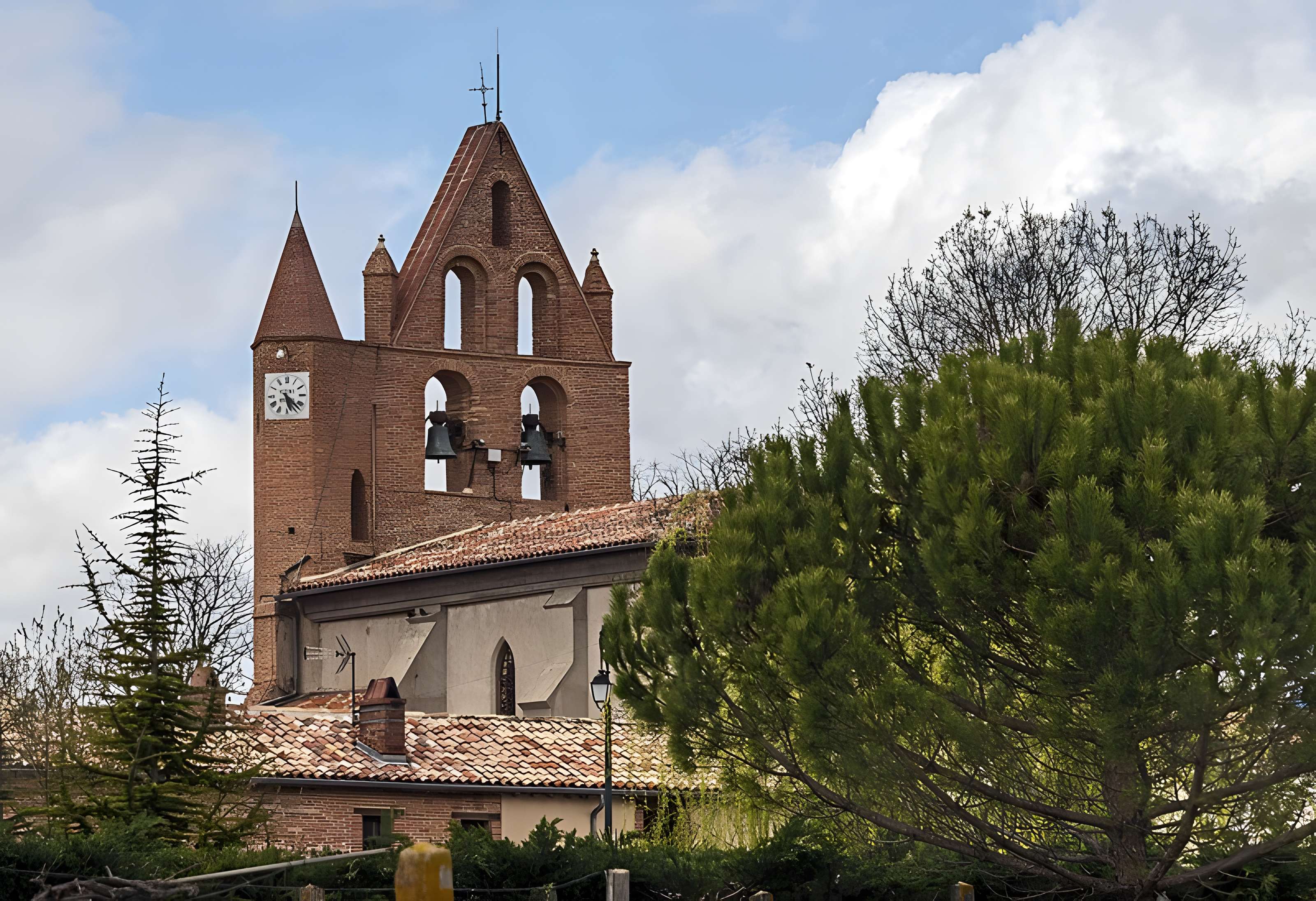 Église Saint-Pierre de Bazus