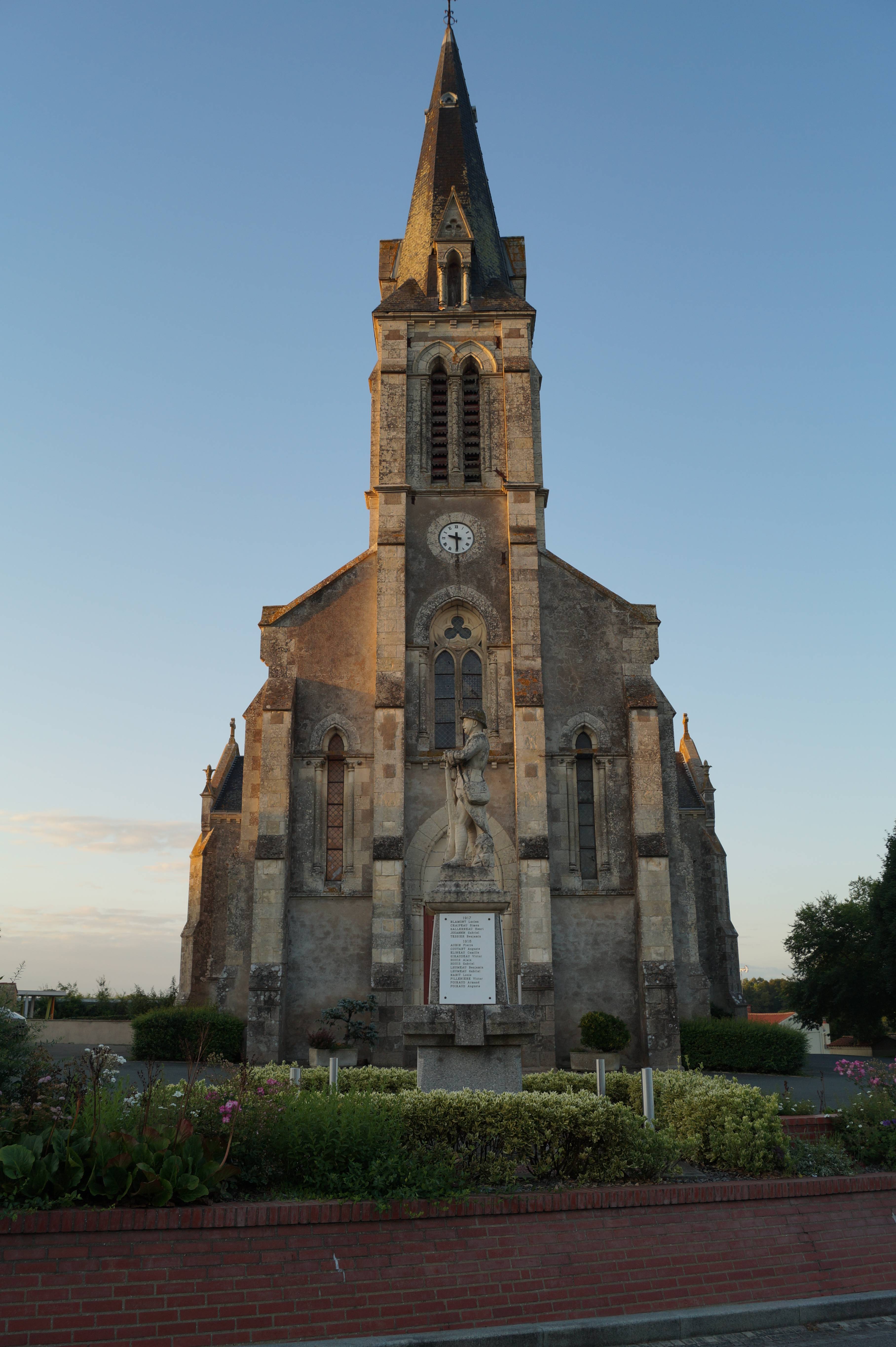 Photo de Chiesa di Saint-Sauveur di Chaillé-des-Ormeaux