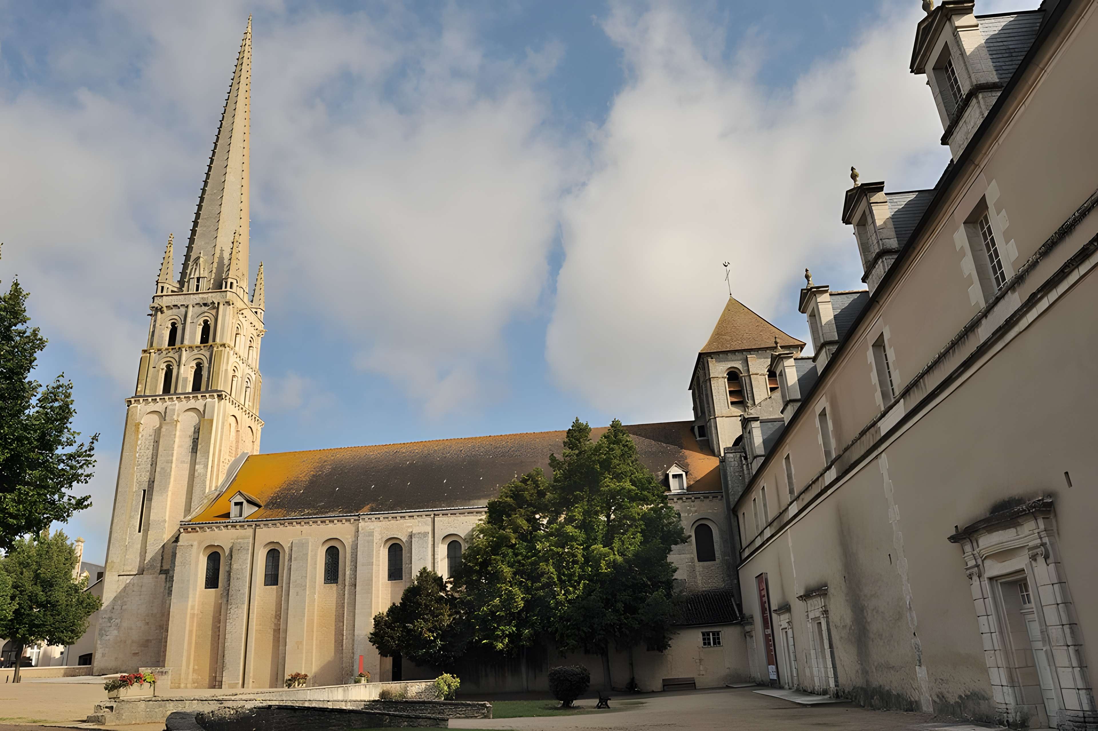 Abbatiale Saint-Savin-Saint-Cyprien