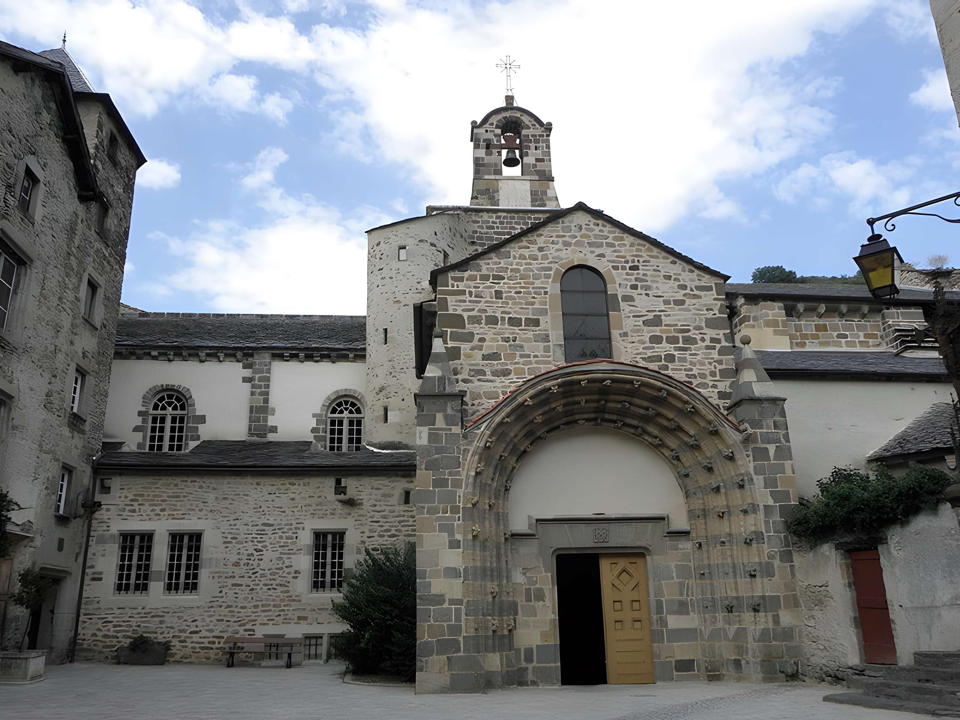 Église Saint-Pierre de Blesle