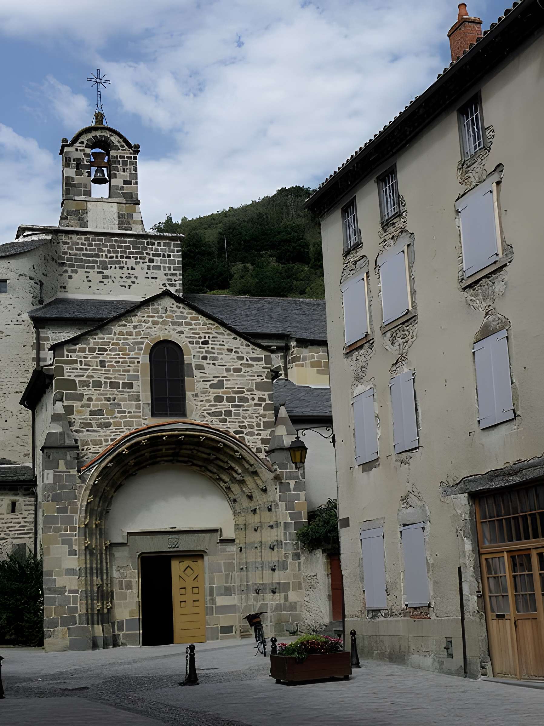 Église Saint-Pierre de Blesle