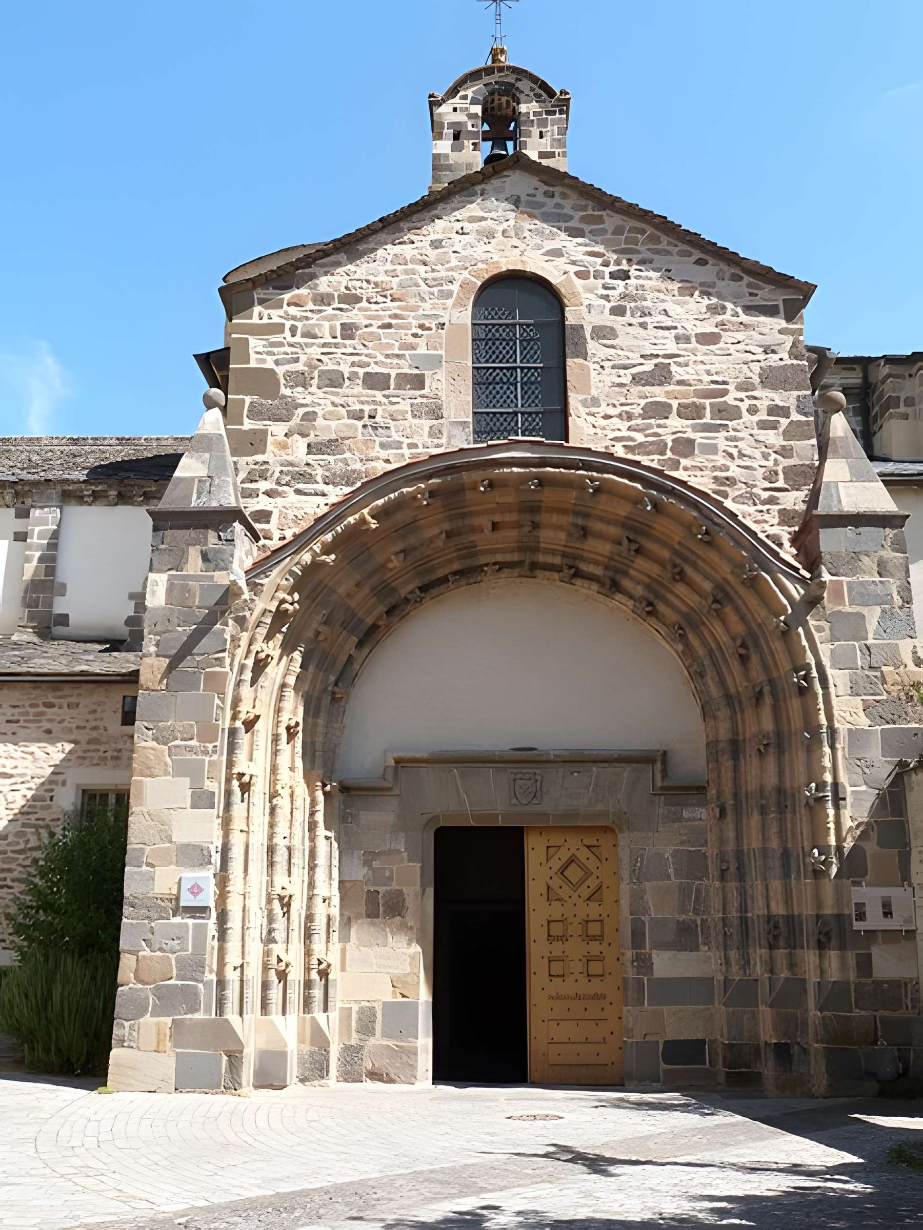 Église Saint-Pierre de Blesle