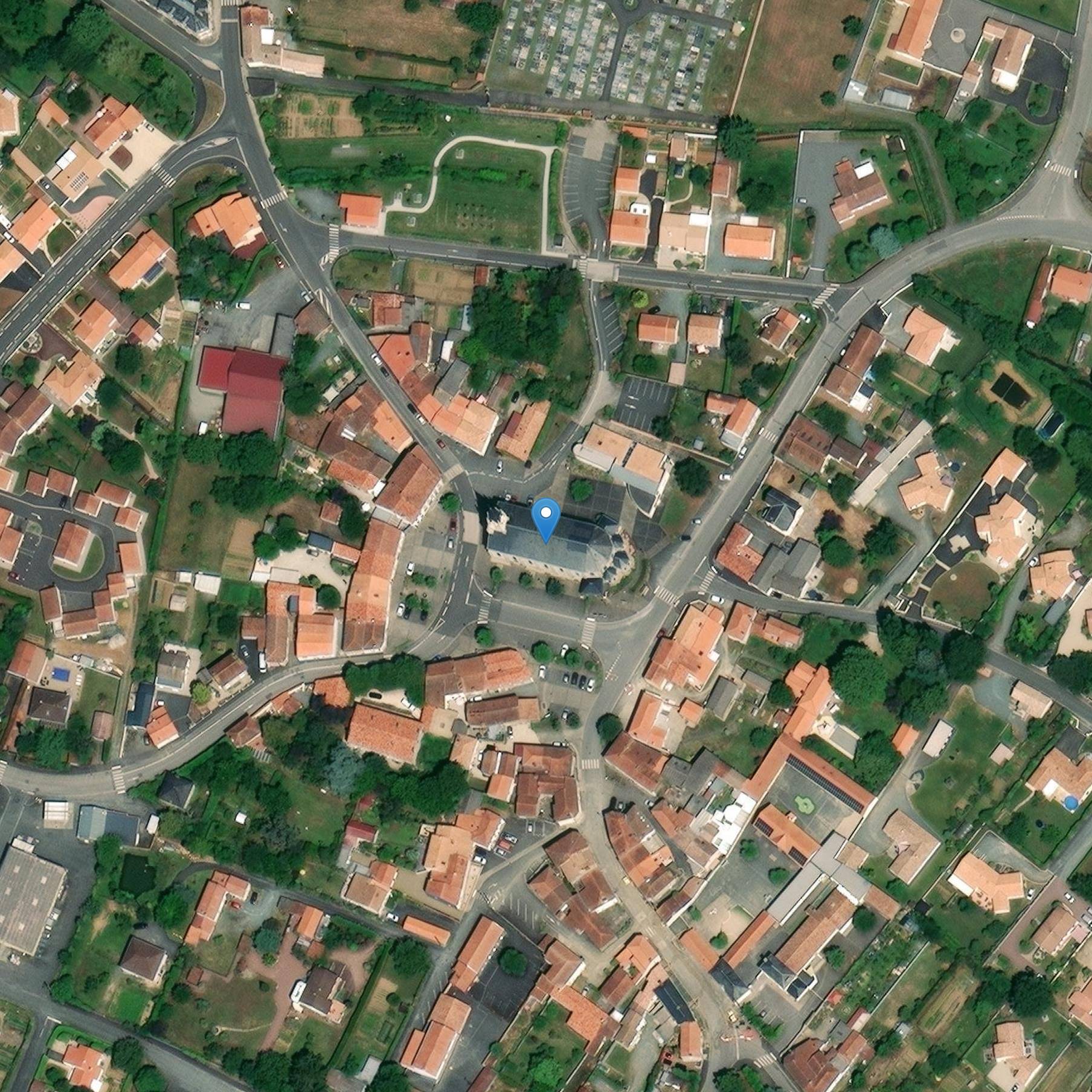 Photo de Saint Martin de Saint-Martin-des-Noyers Kirche