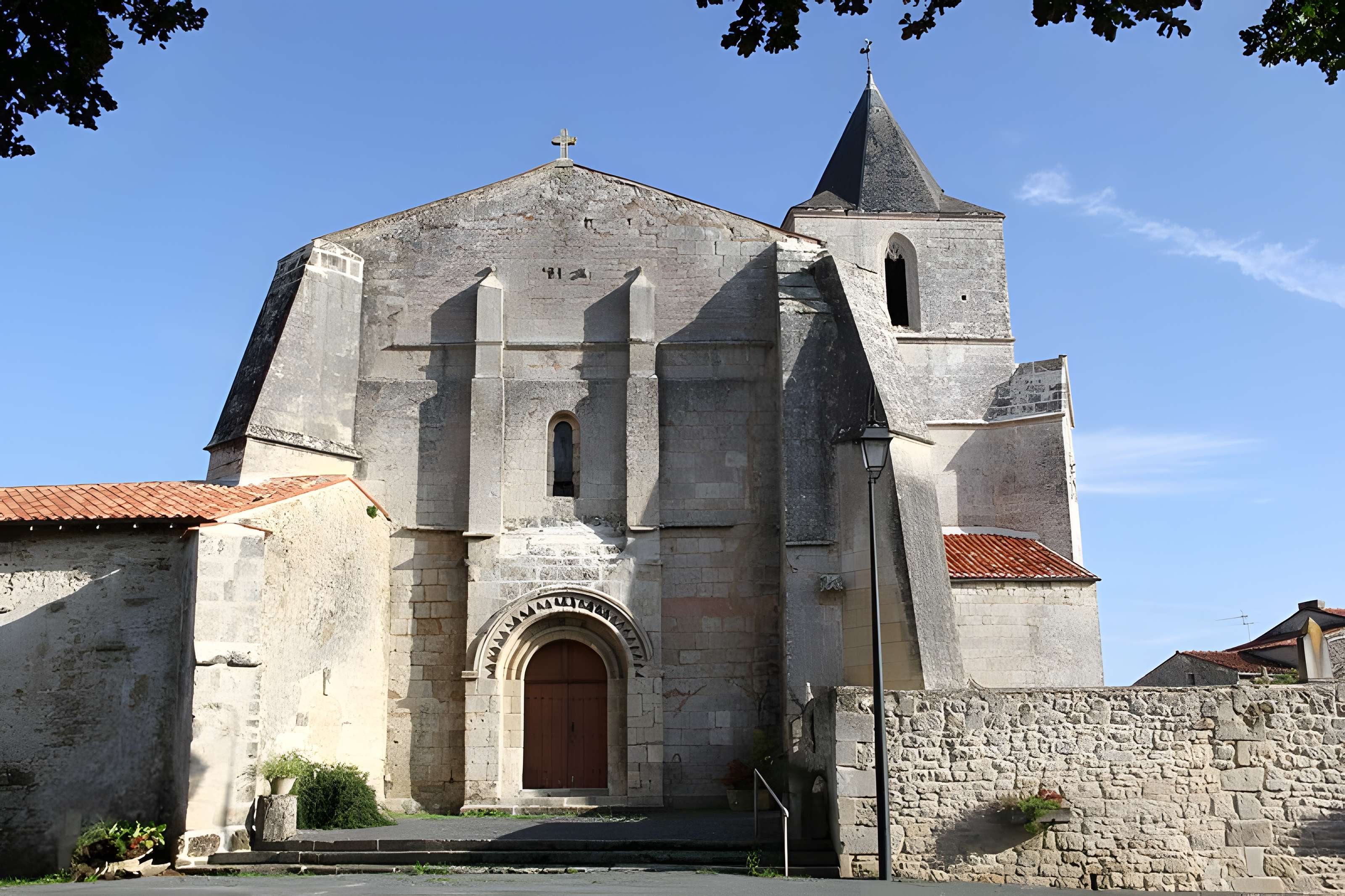Église Saint-Pierre de Champdolent 