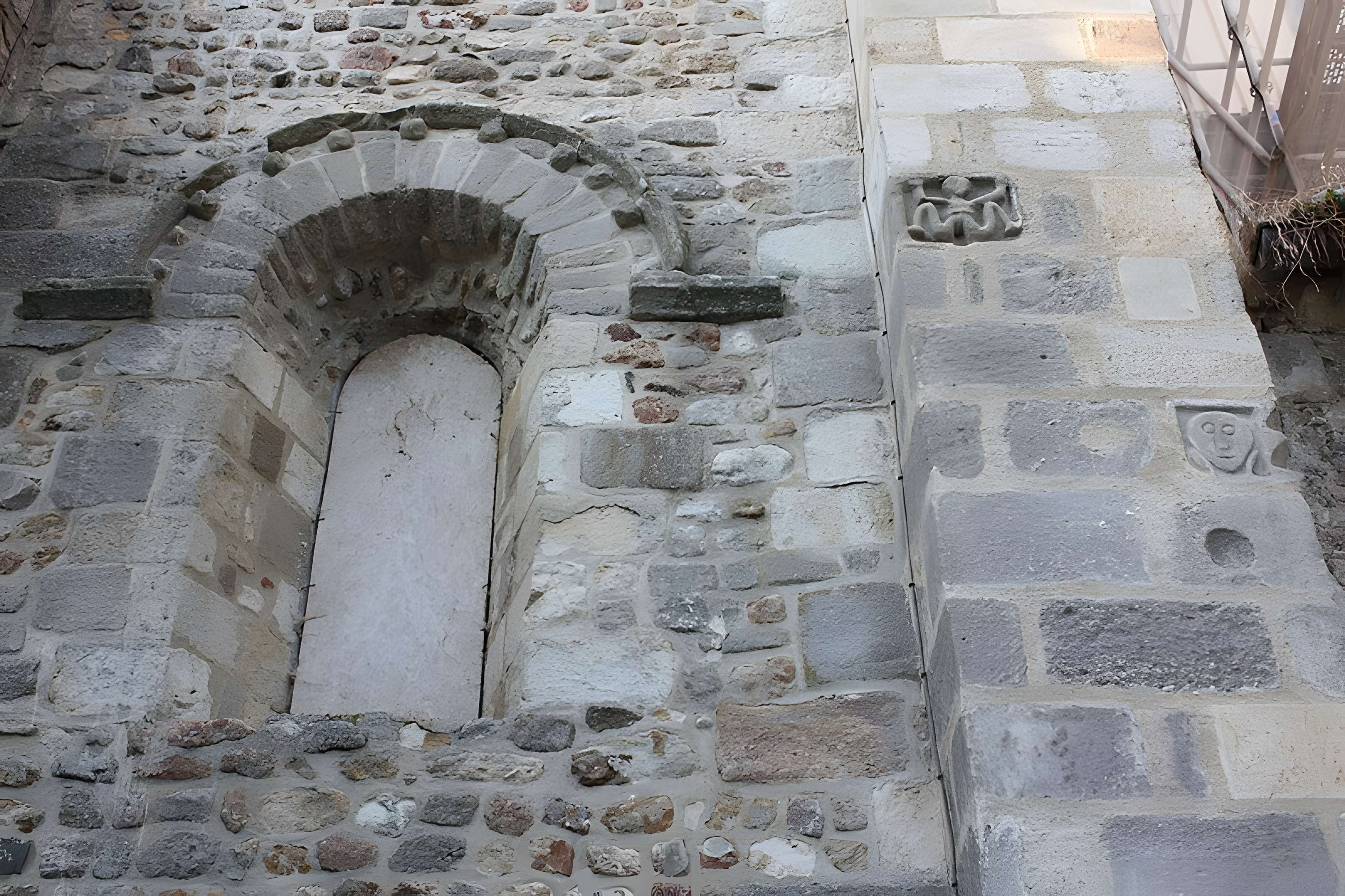 Église Saint-Pierre de Châteloy