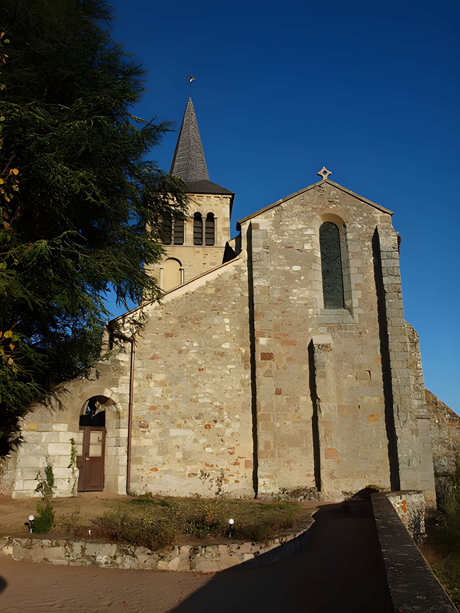 Église Saint-Pierre de Châteloy
