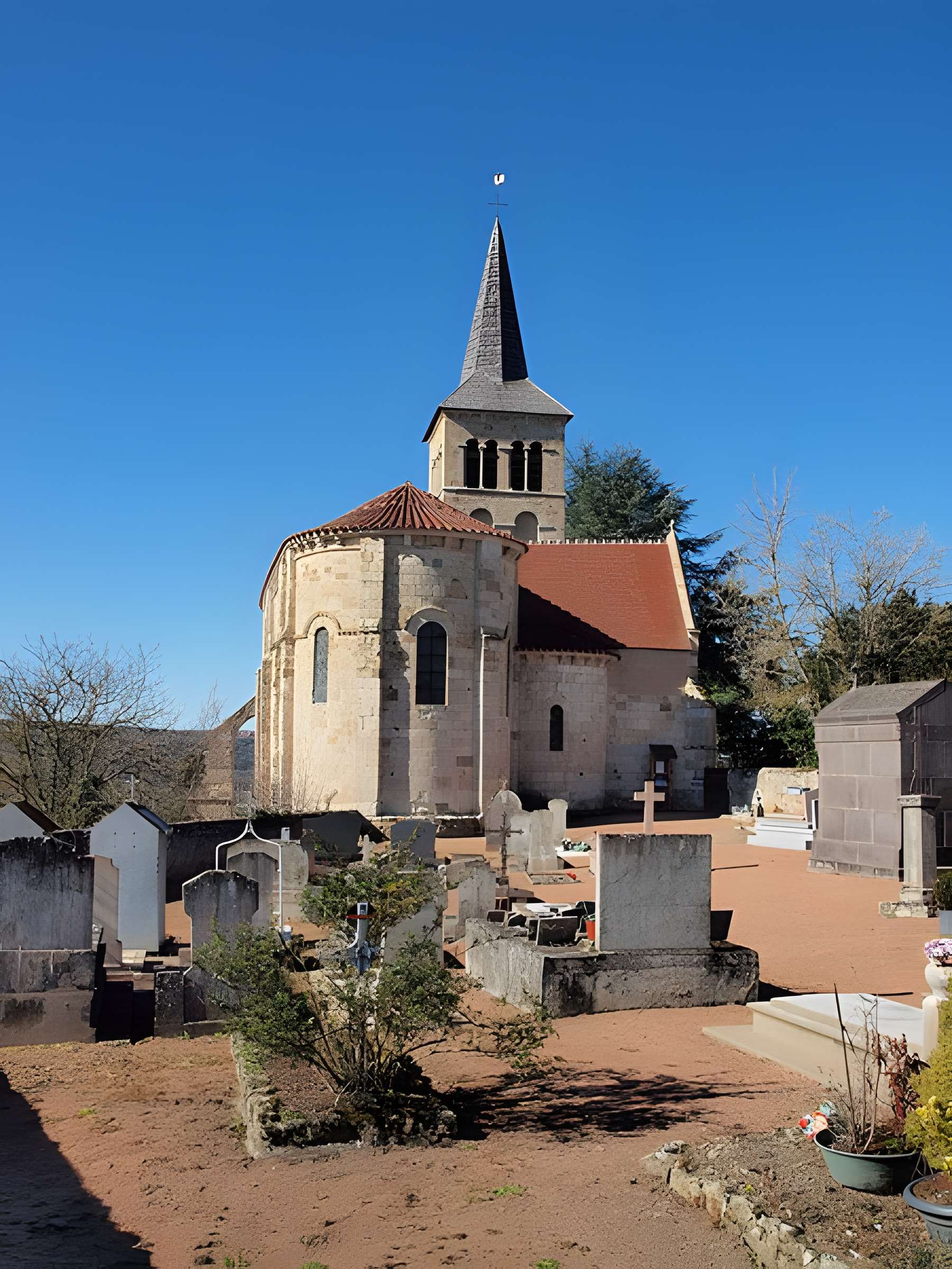 Église Saint-Pierre de Châteloy
