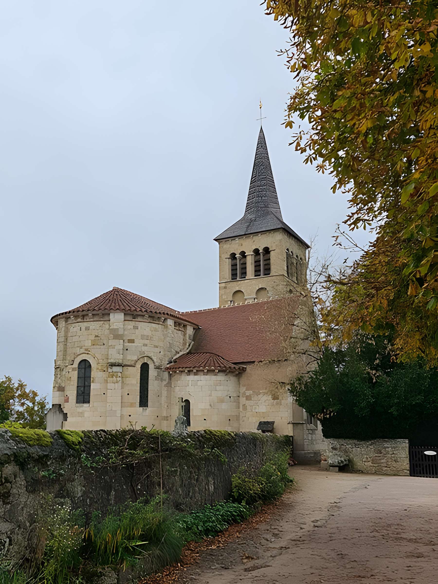 Église Saint-Pierre de Châteloy