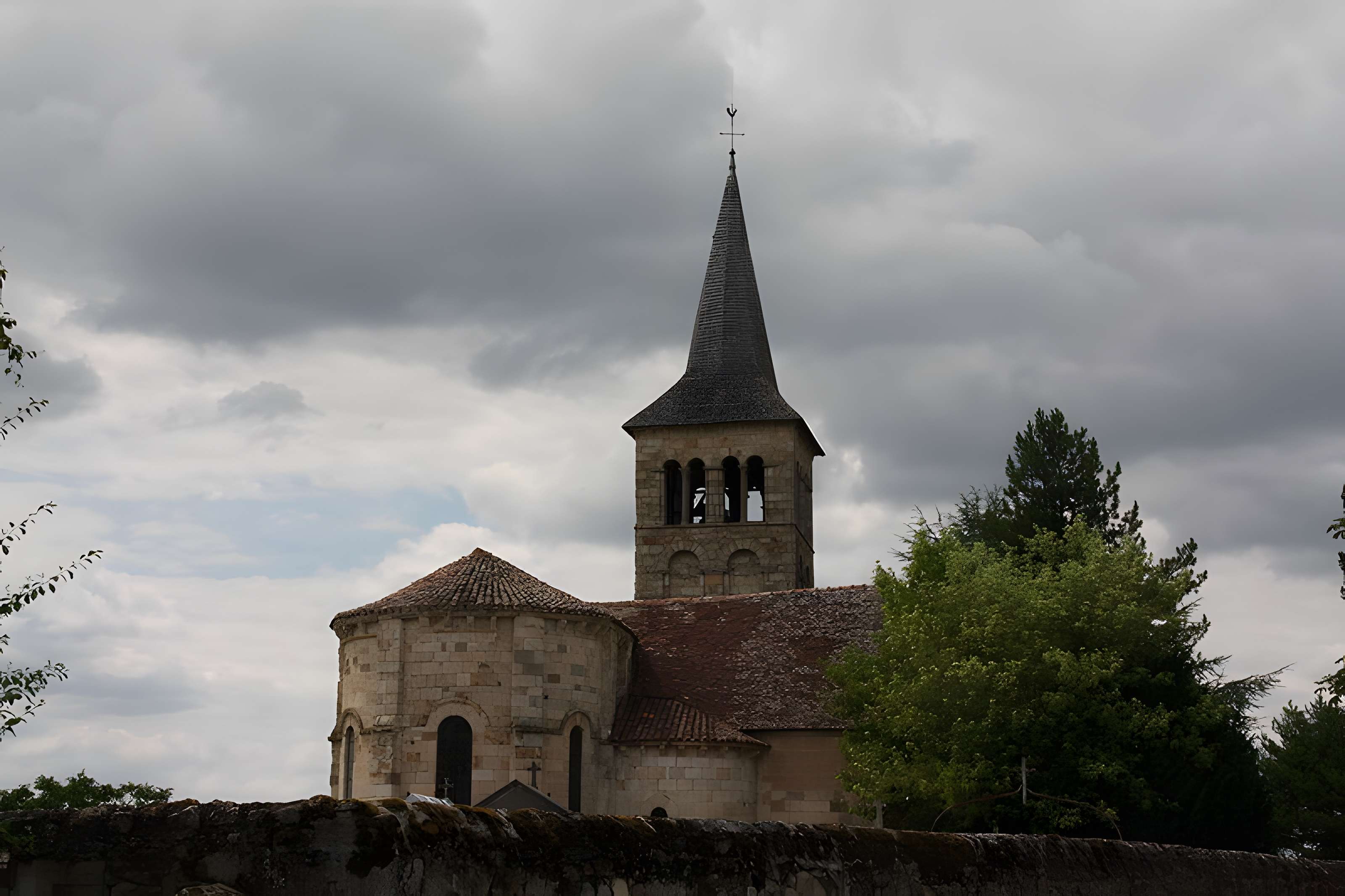 Église Saint-Pierre de Châteloy