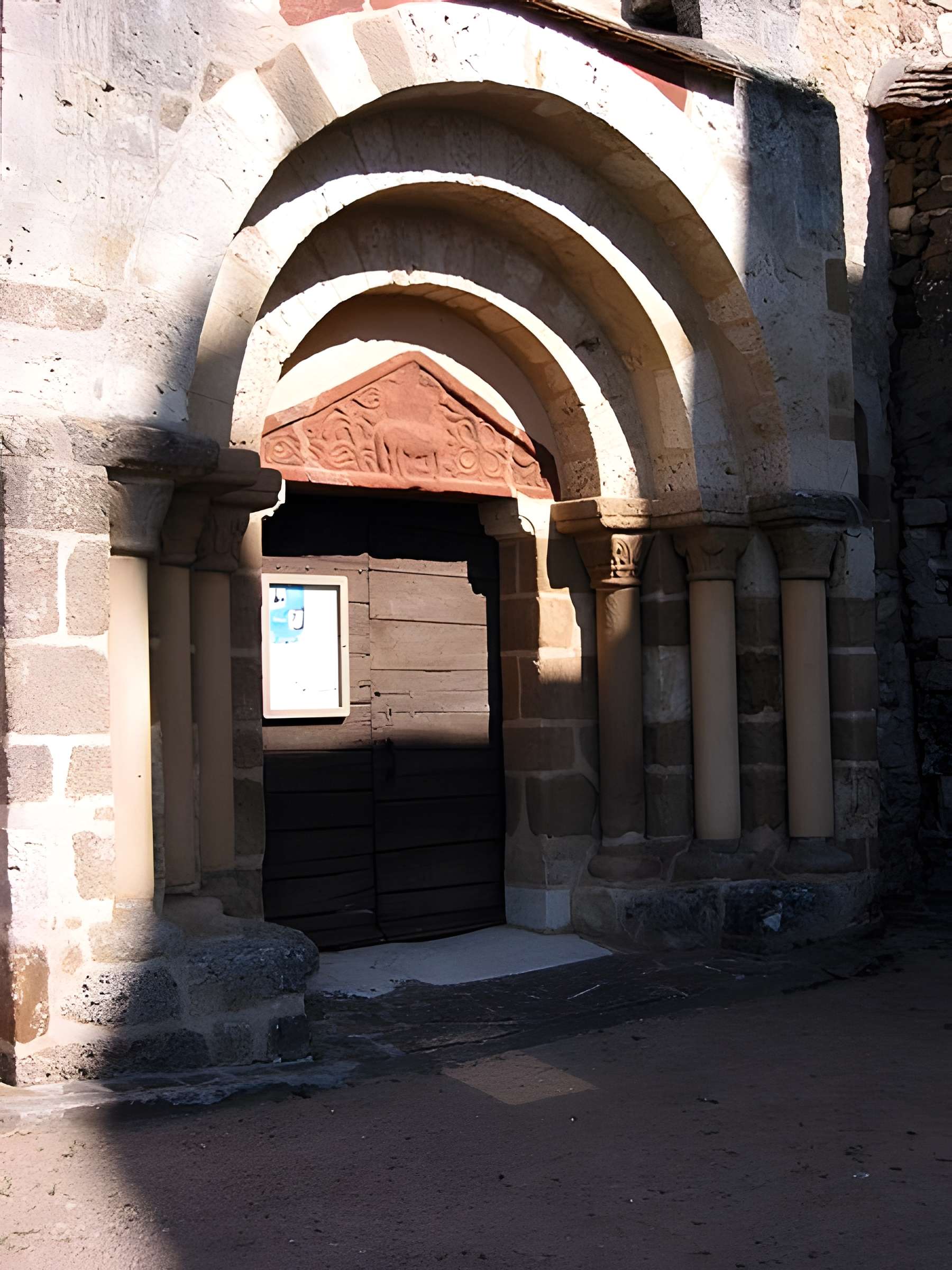 Église Saint-Pierre de Châtelperron