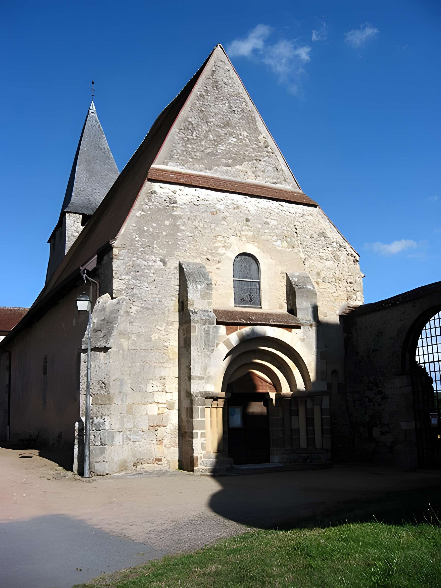 Église Saint-Pierre de Châtelperron