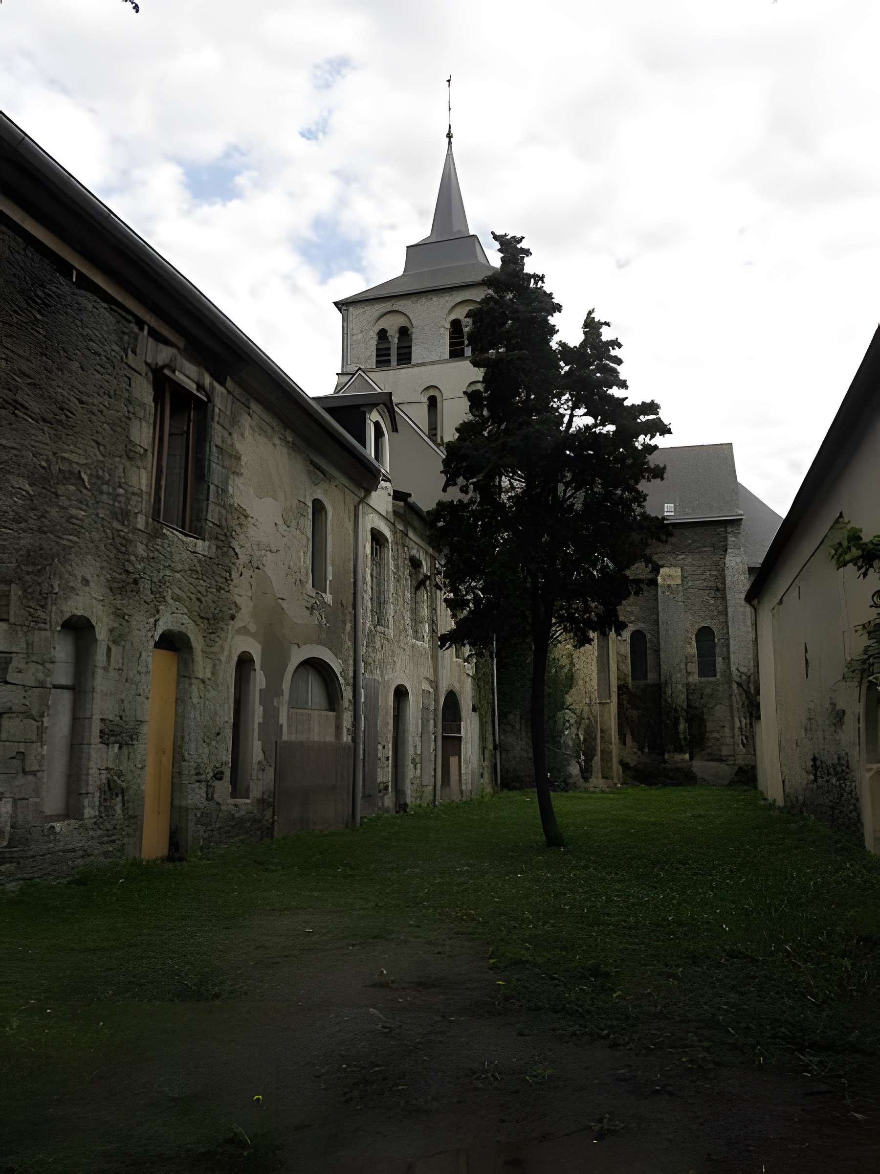 Église Saint-Pierre de Chemillé