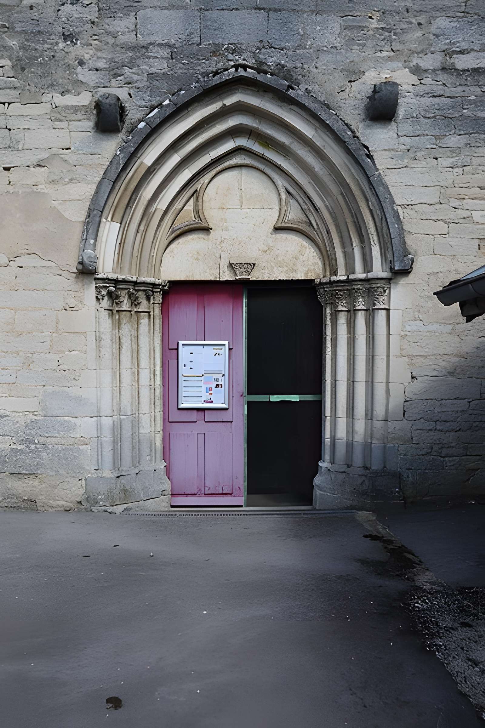 Église Saint-Pierre de Dampierre-et-Flée