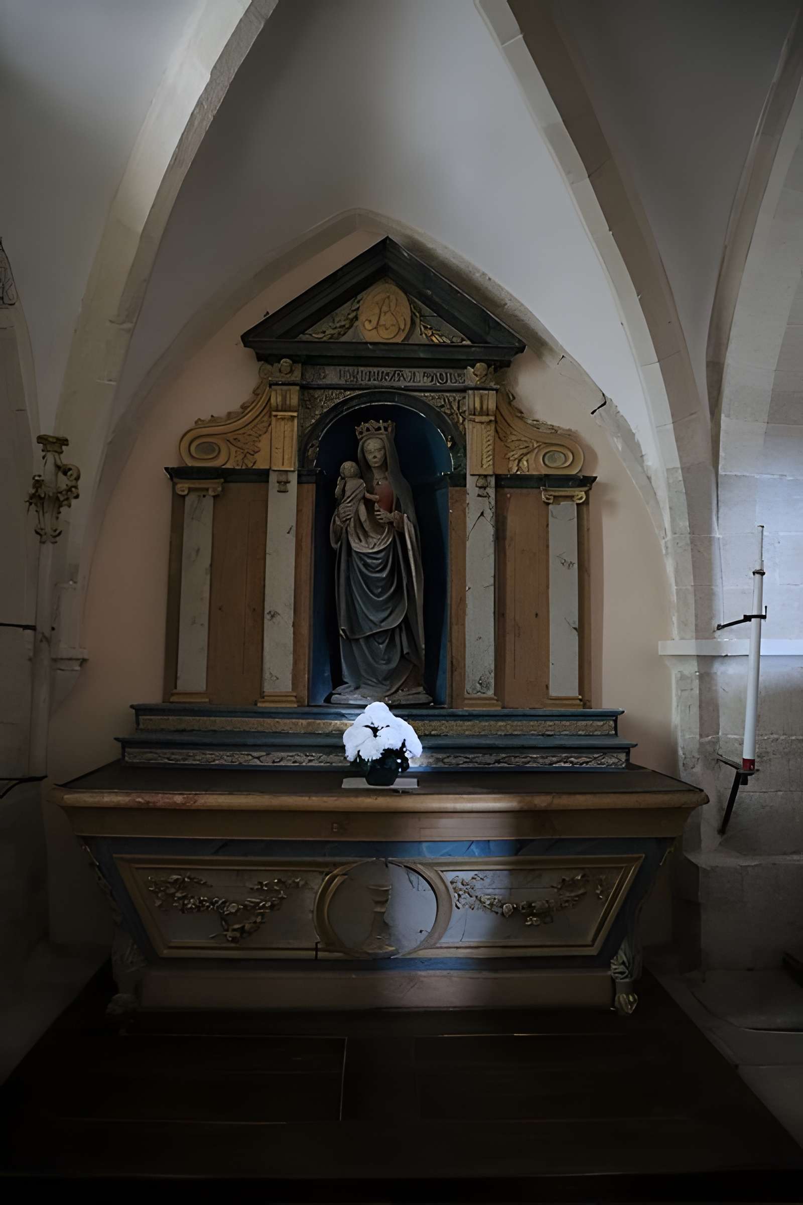 Église Saint-Pierre de Dampierre-et-Flée