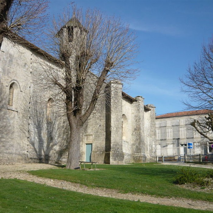 Photo de Église Saint-Pierre de Dampierre-sur-Boutonne
