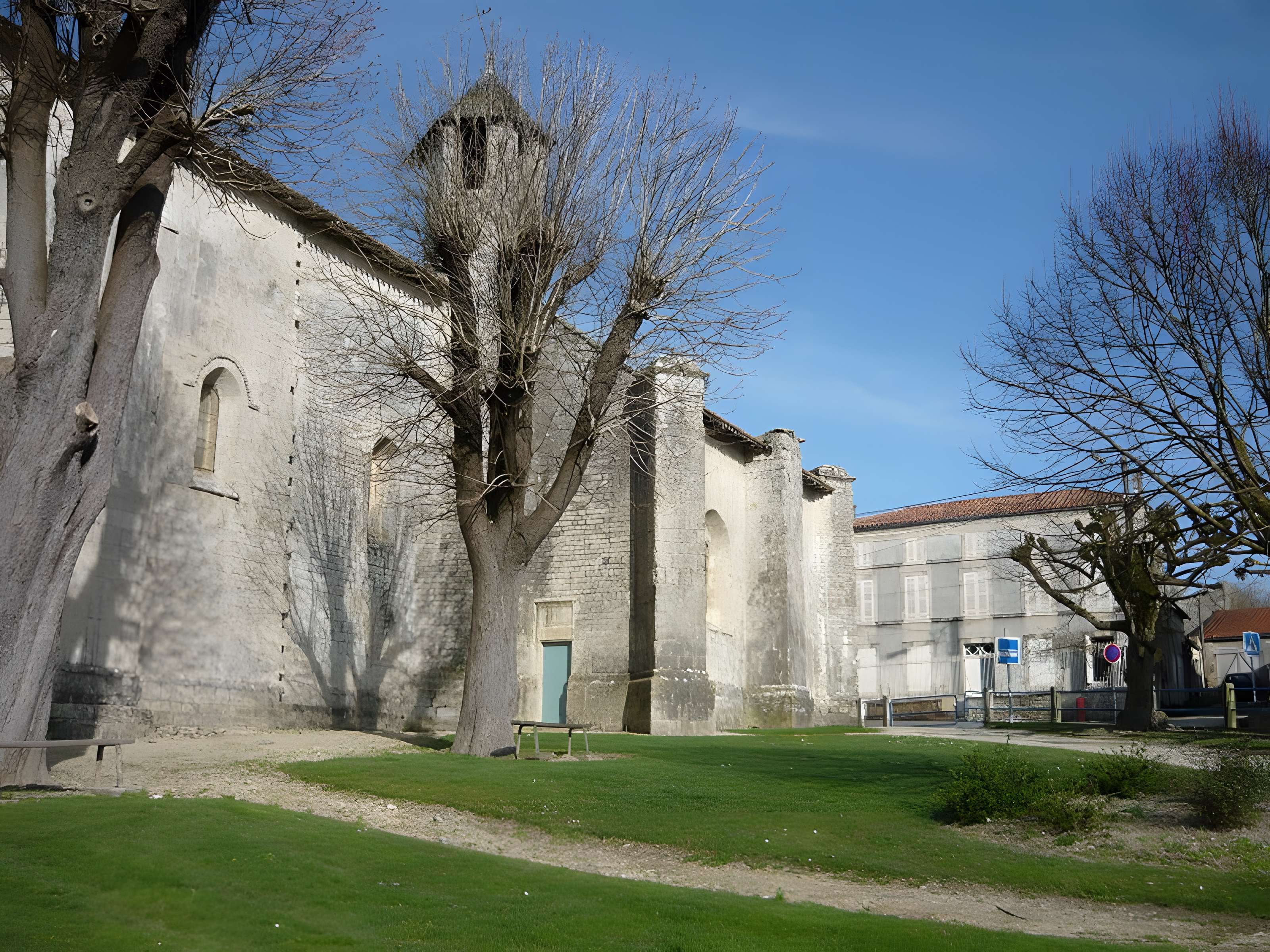 Église Saint-Pierre de Dampierre-sur-Boutonne 