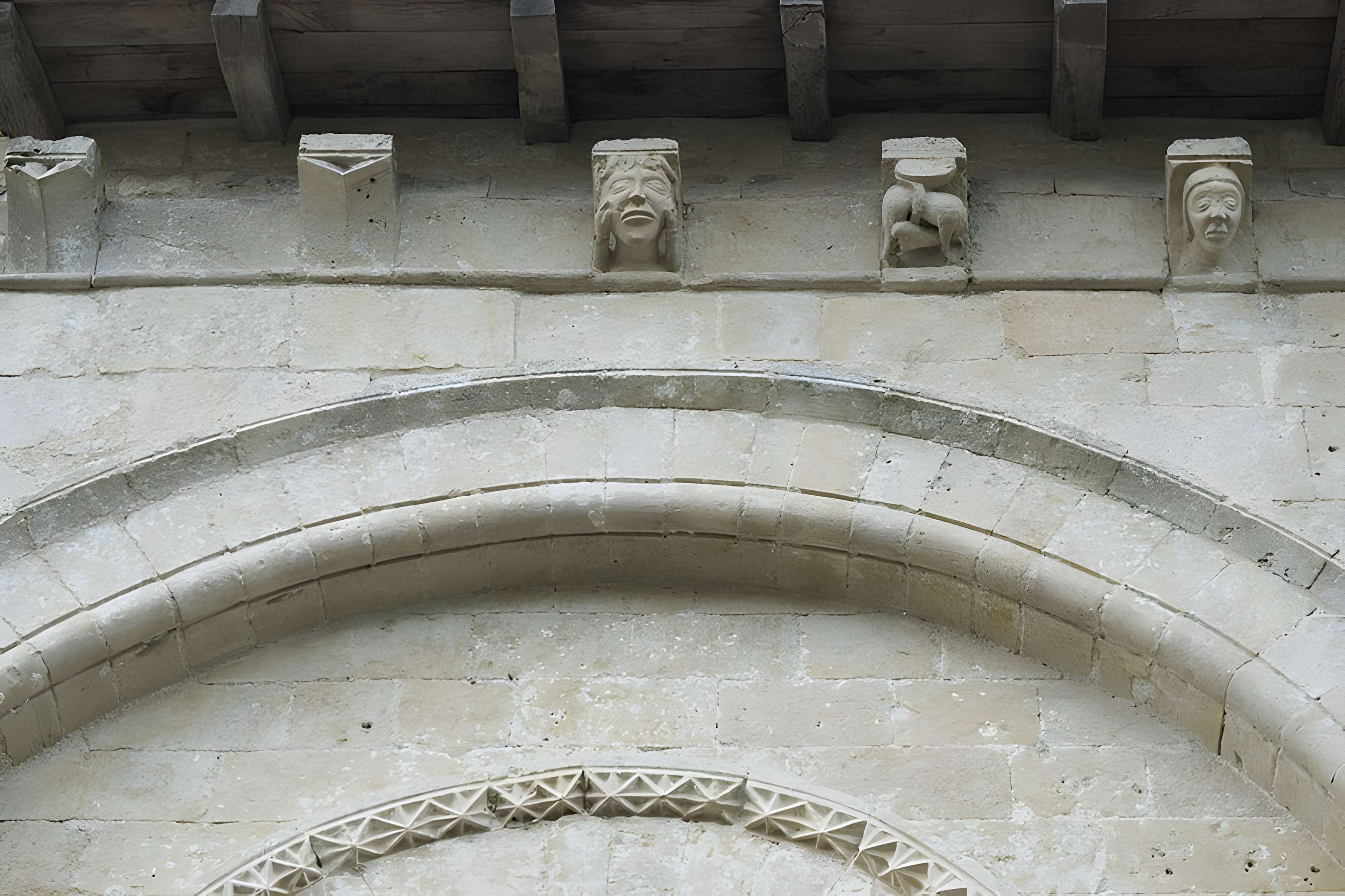 Église Saint-Pierre de Dampierre-sur-Boutonne