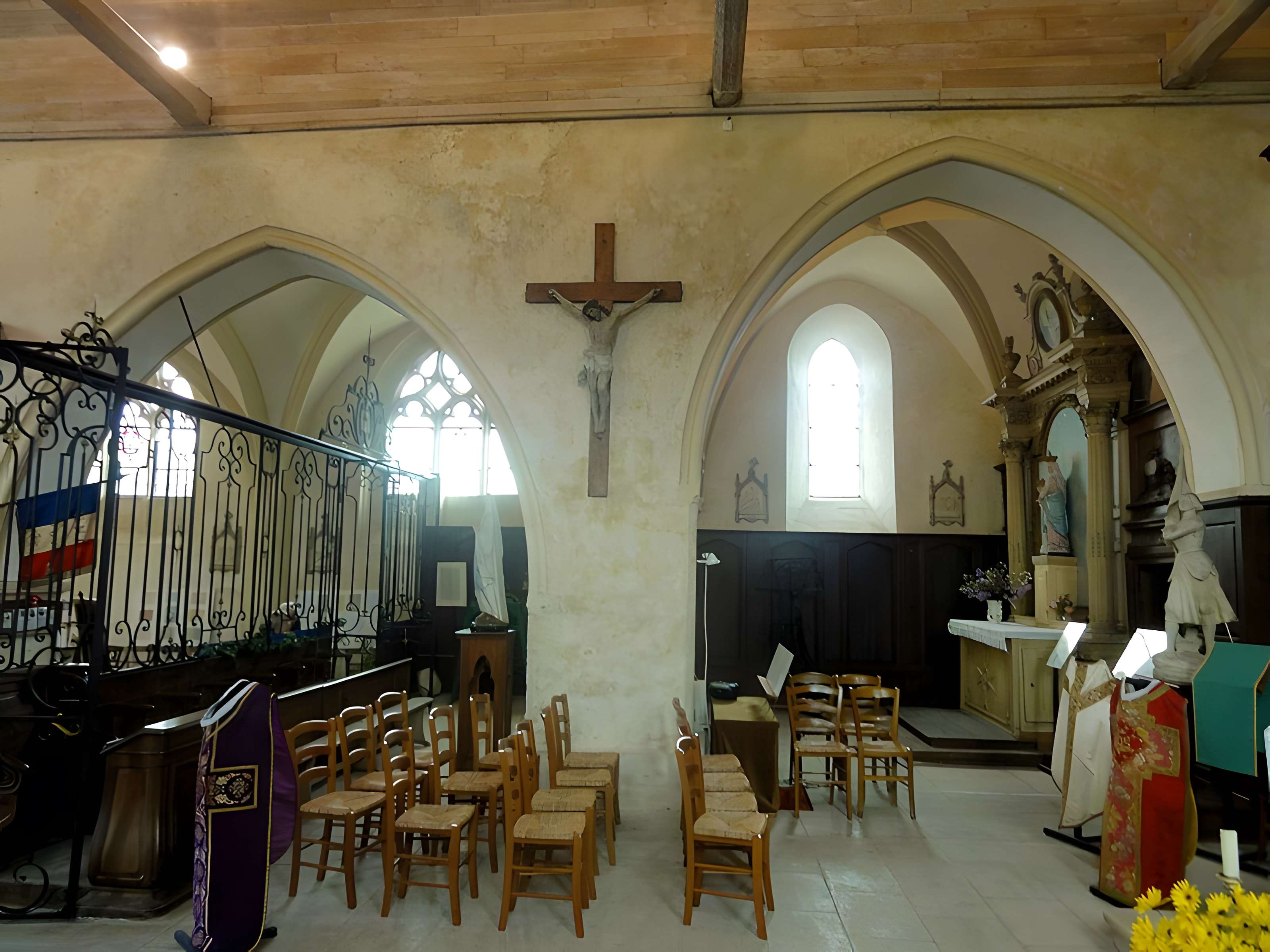 Église Saint-Pierre de Duvy