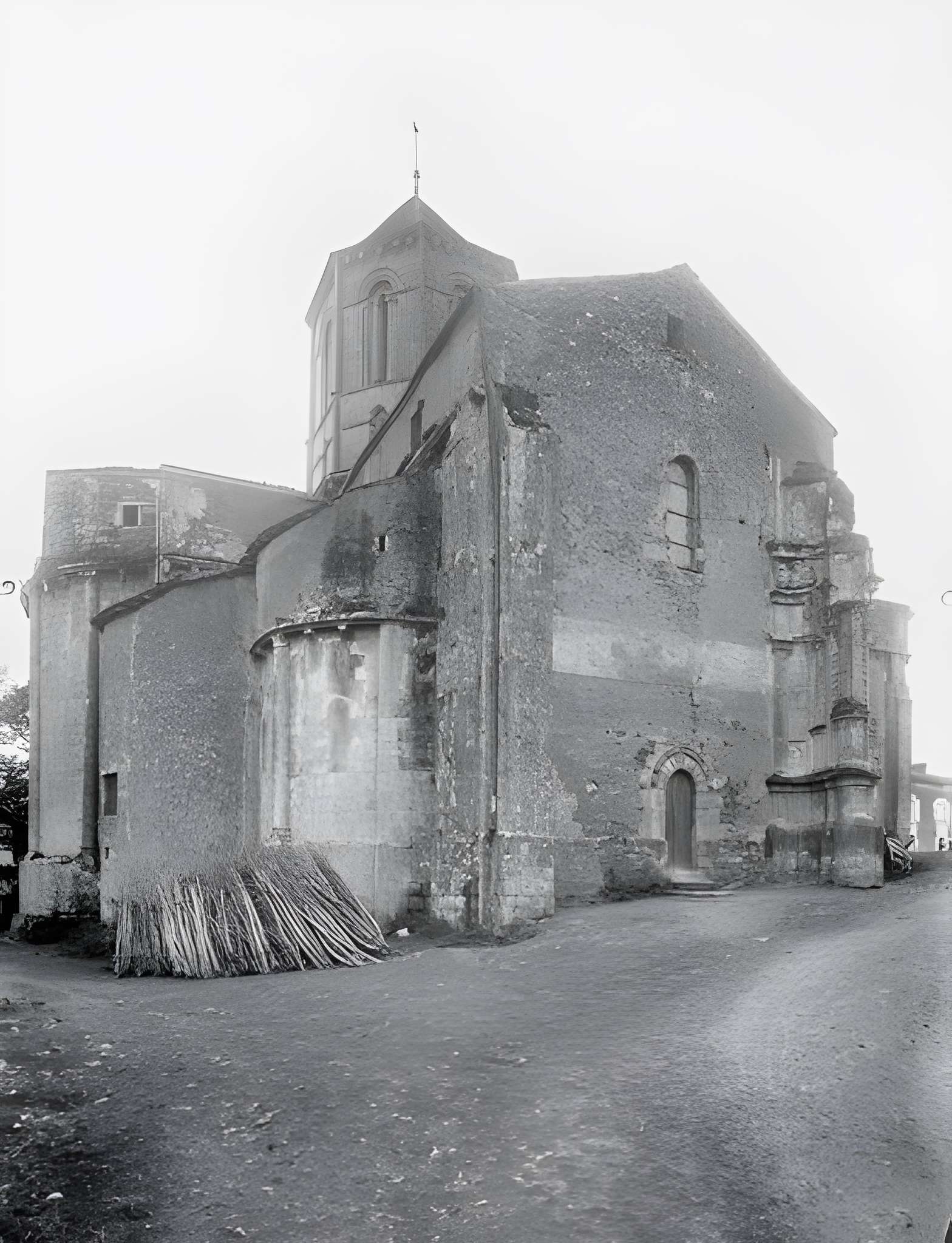 Église Saint-Pierre de Fenioux