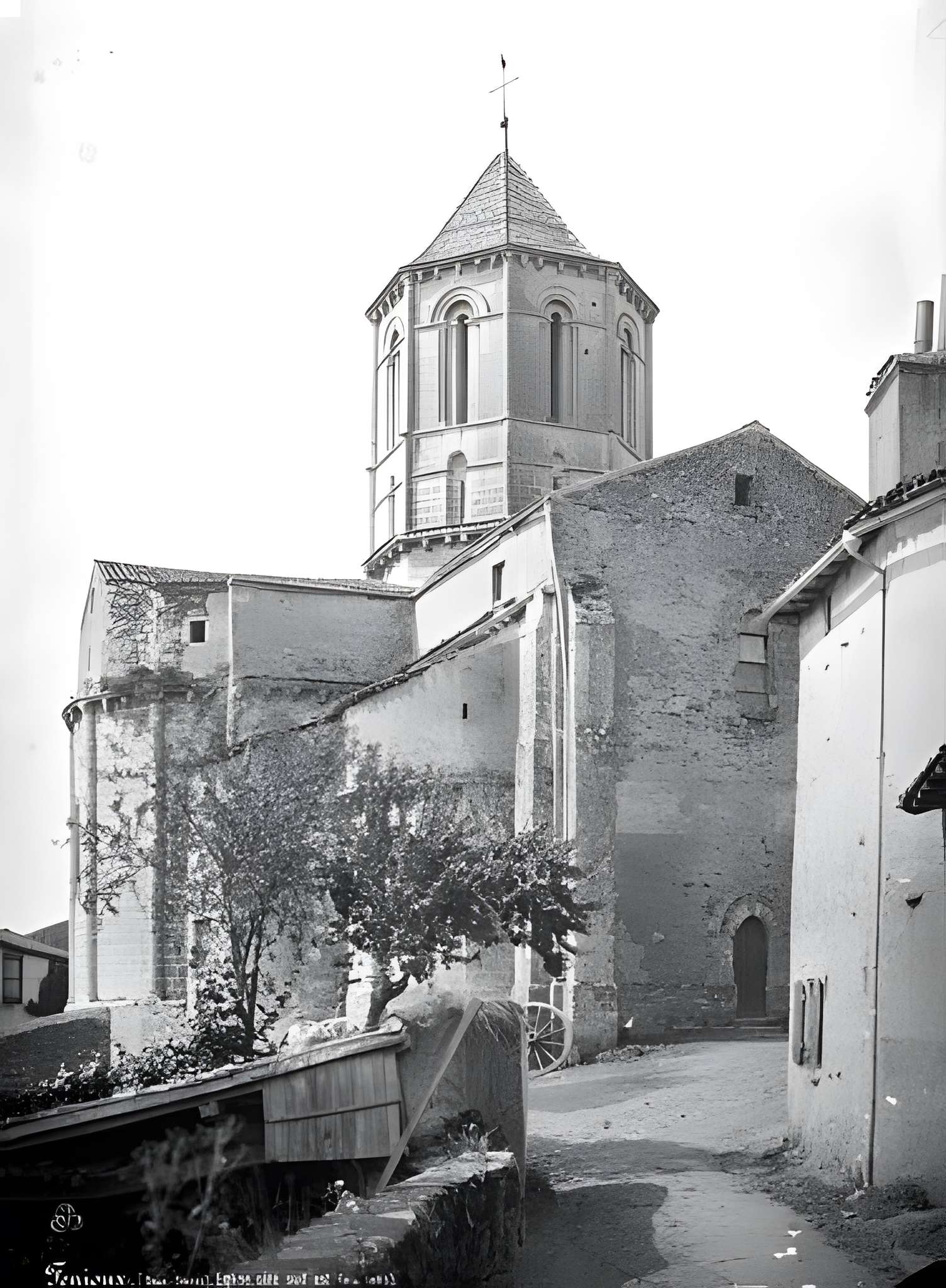 Église Saint-Pierre de Fenioux