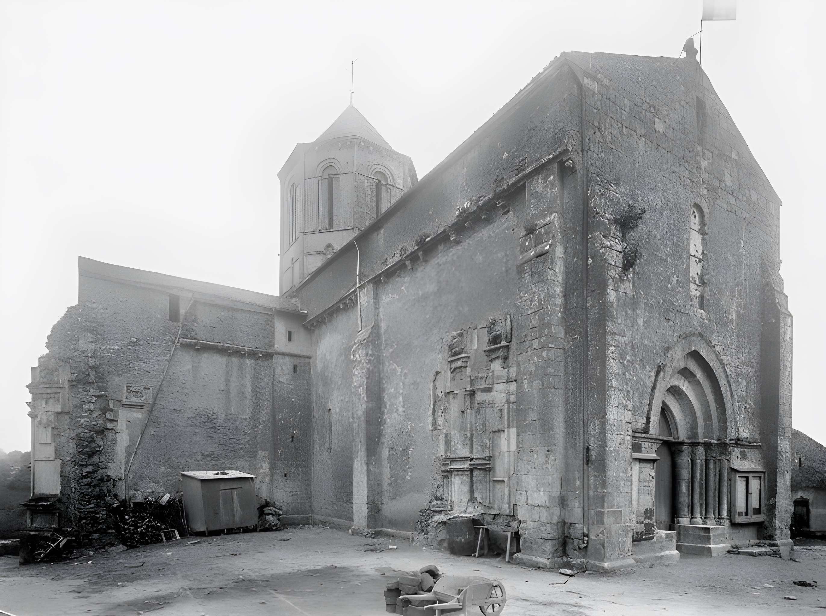 Église Saint-Pierre de Fenioux