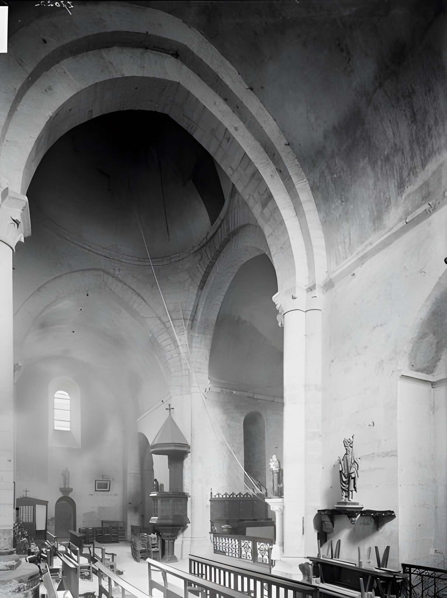 Église Saint-Pierre de Fenioux