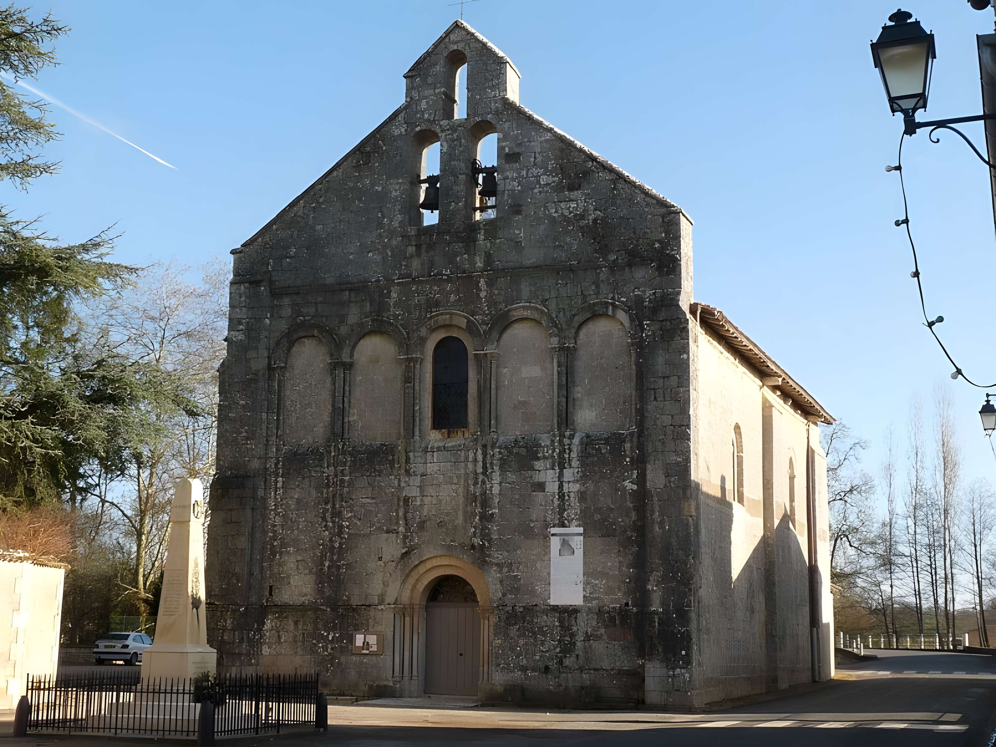 Église Saint-Pierre de Feuillade 