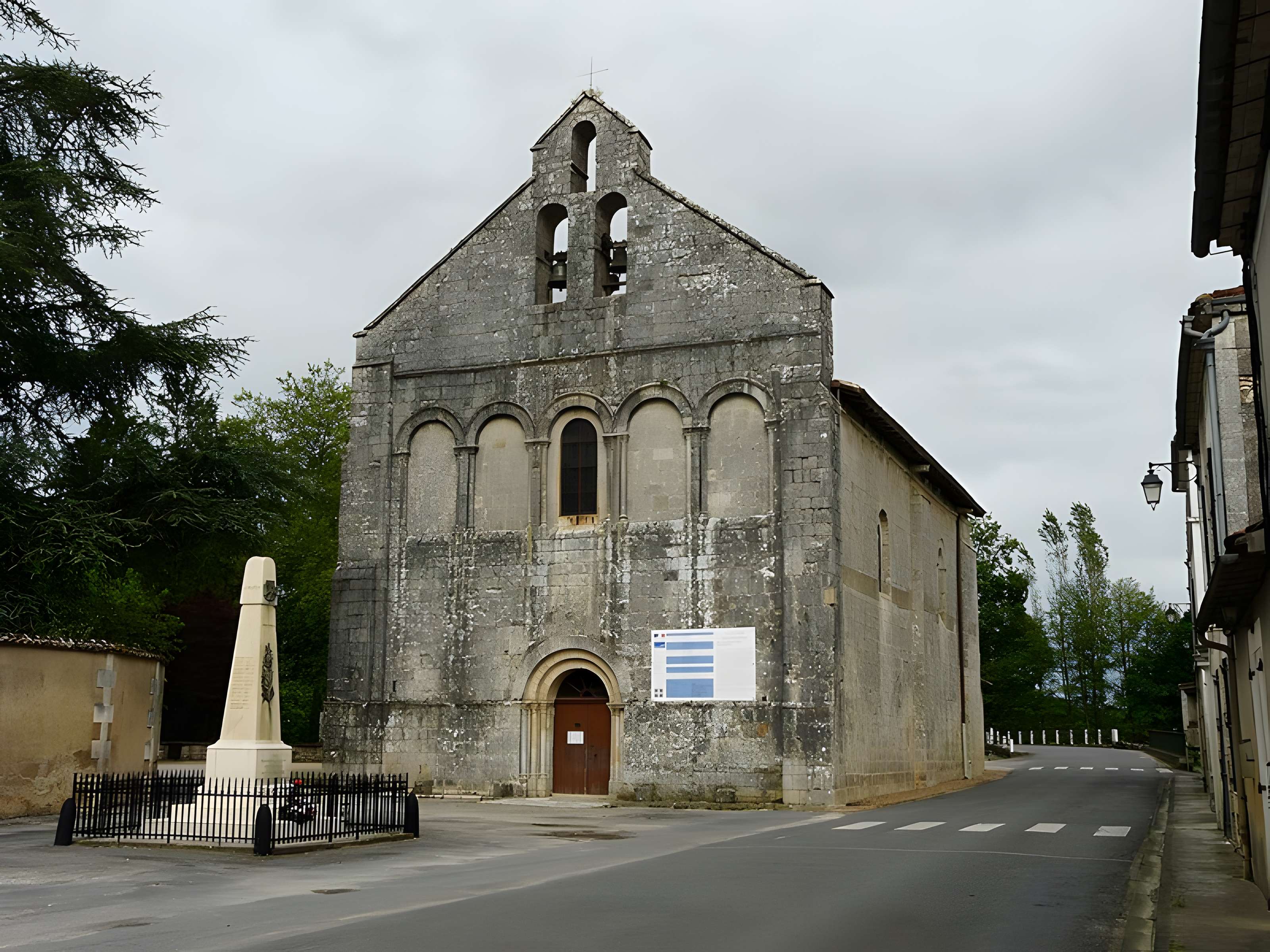 Église Saint-Pierre de Feuillade