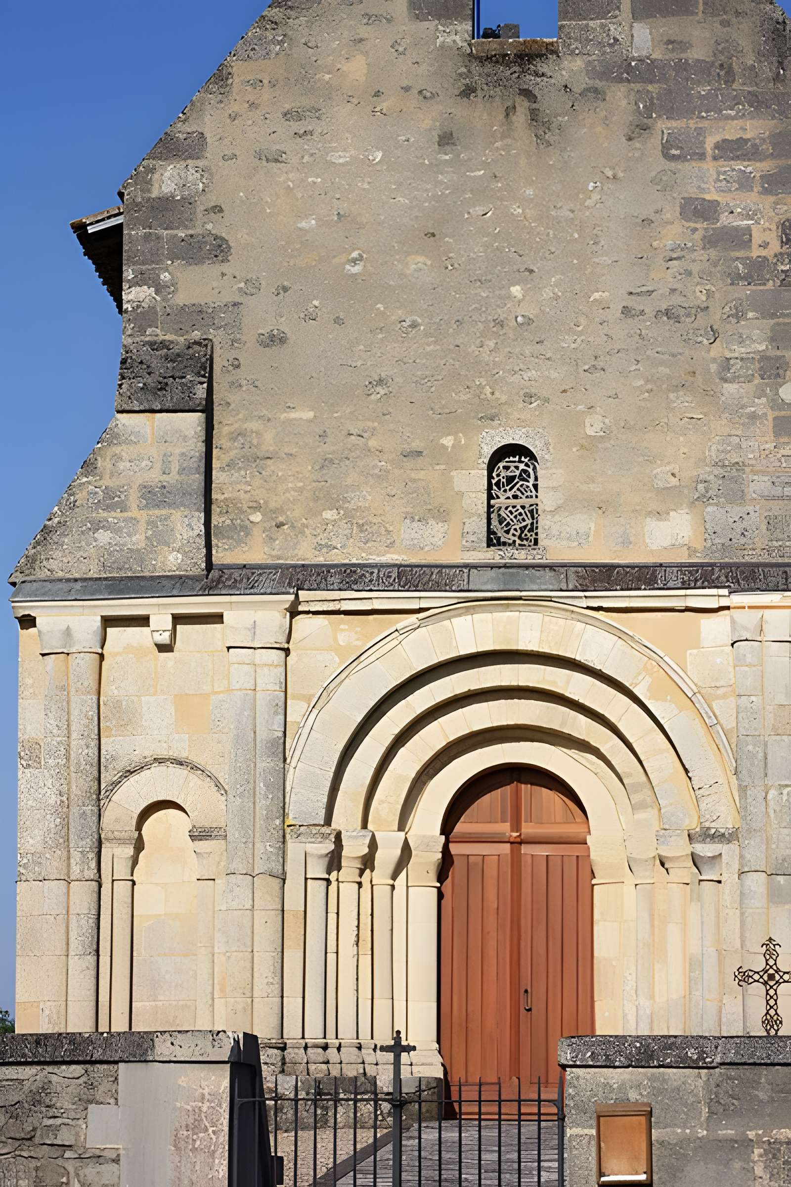 Église Saint-Pierre de Gours