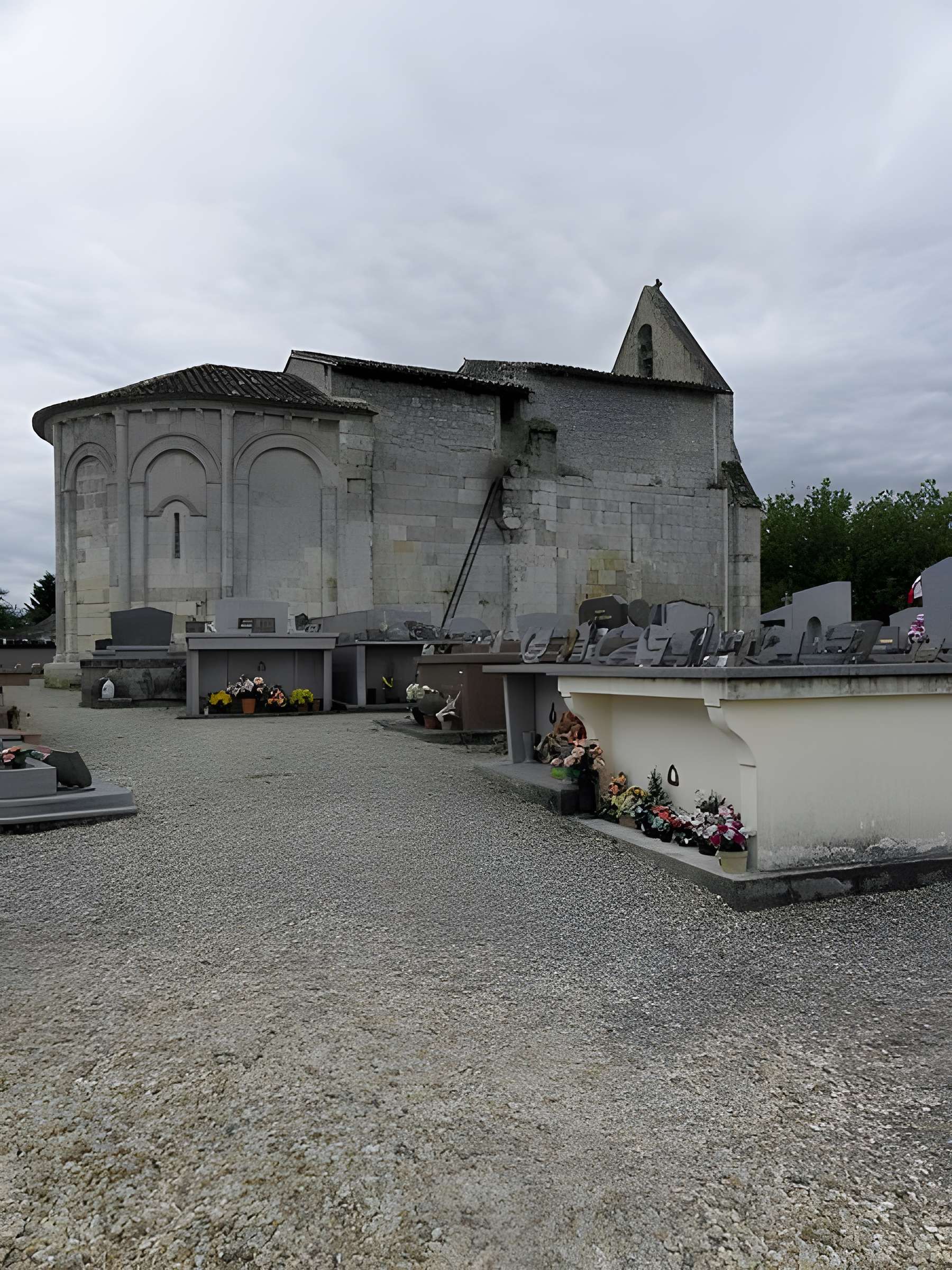 Église Saint-Pierre de Gours