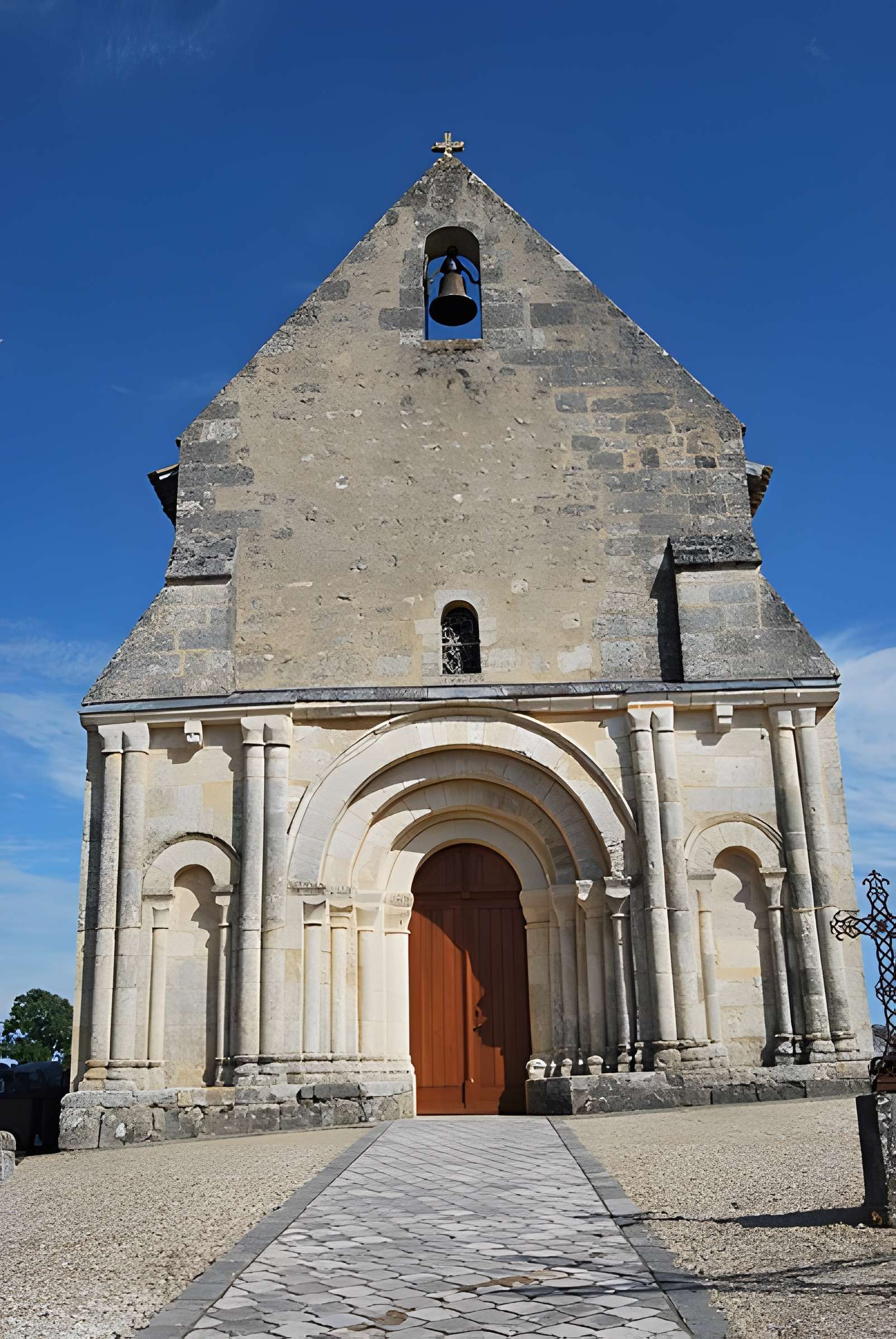 Église Saint-Pierre de Gours