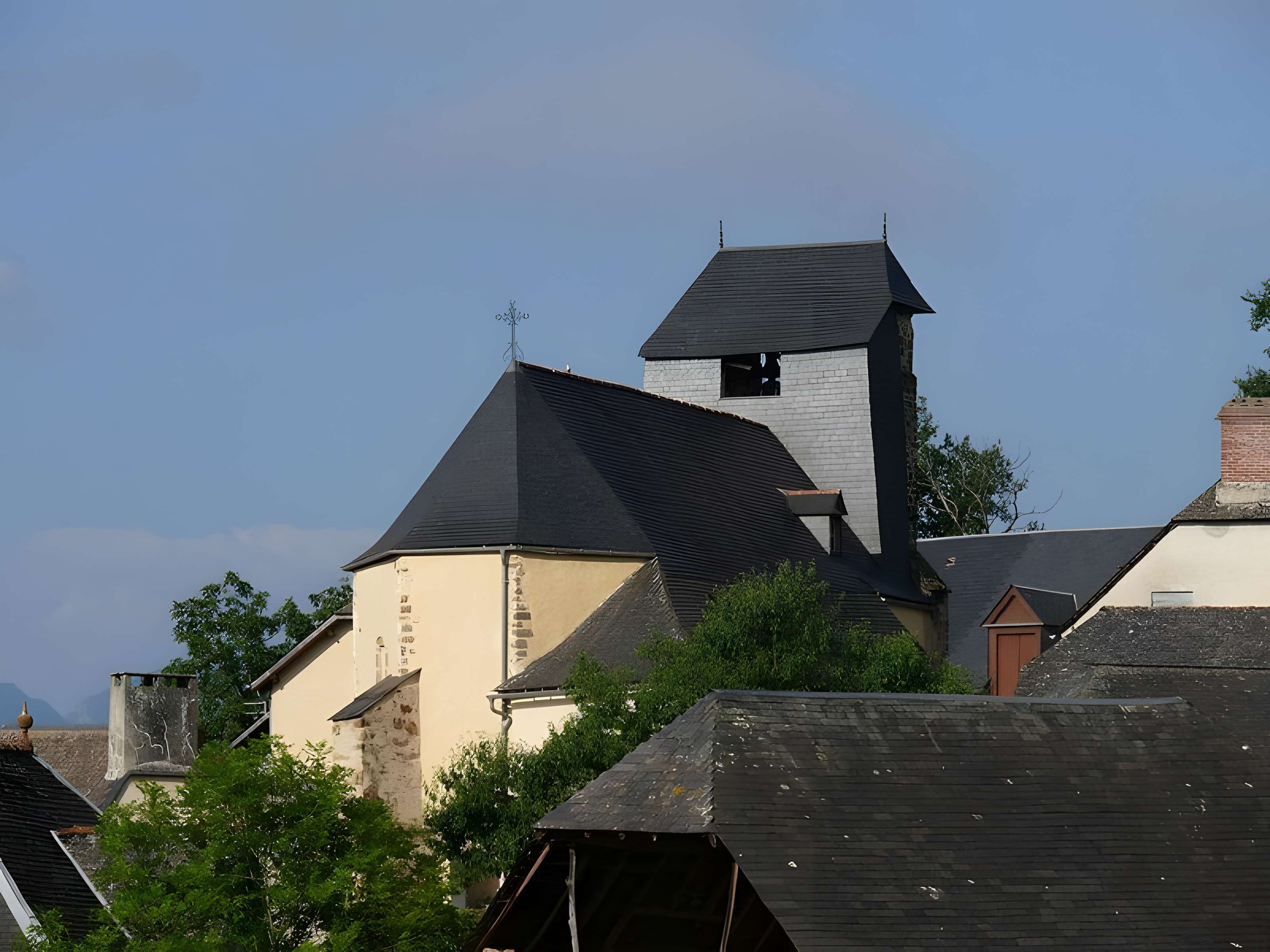 Église Saint-Pierre de Julos 